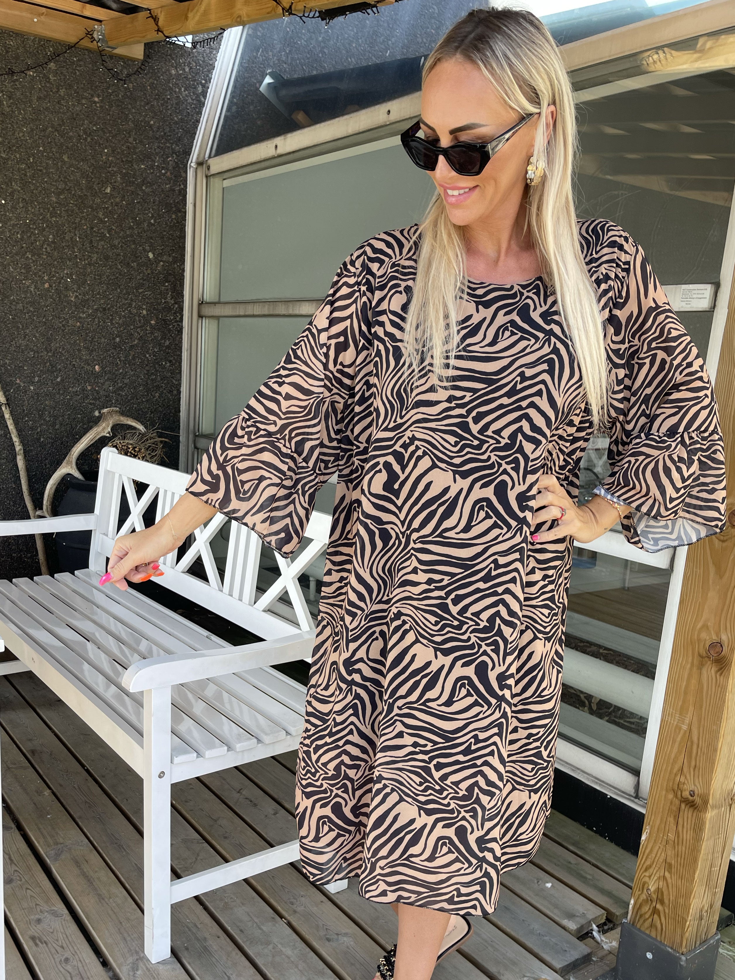 Olive - Kjole med zebra mønster