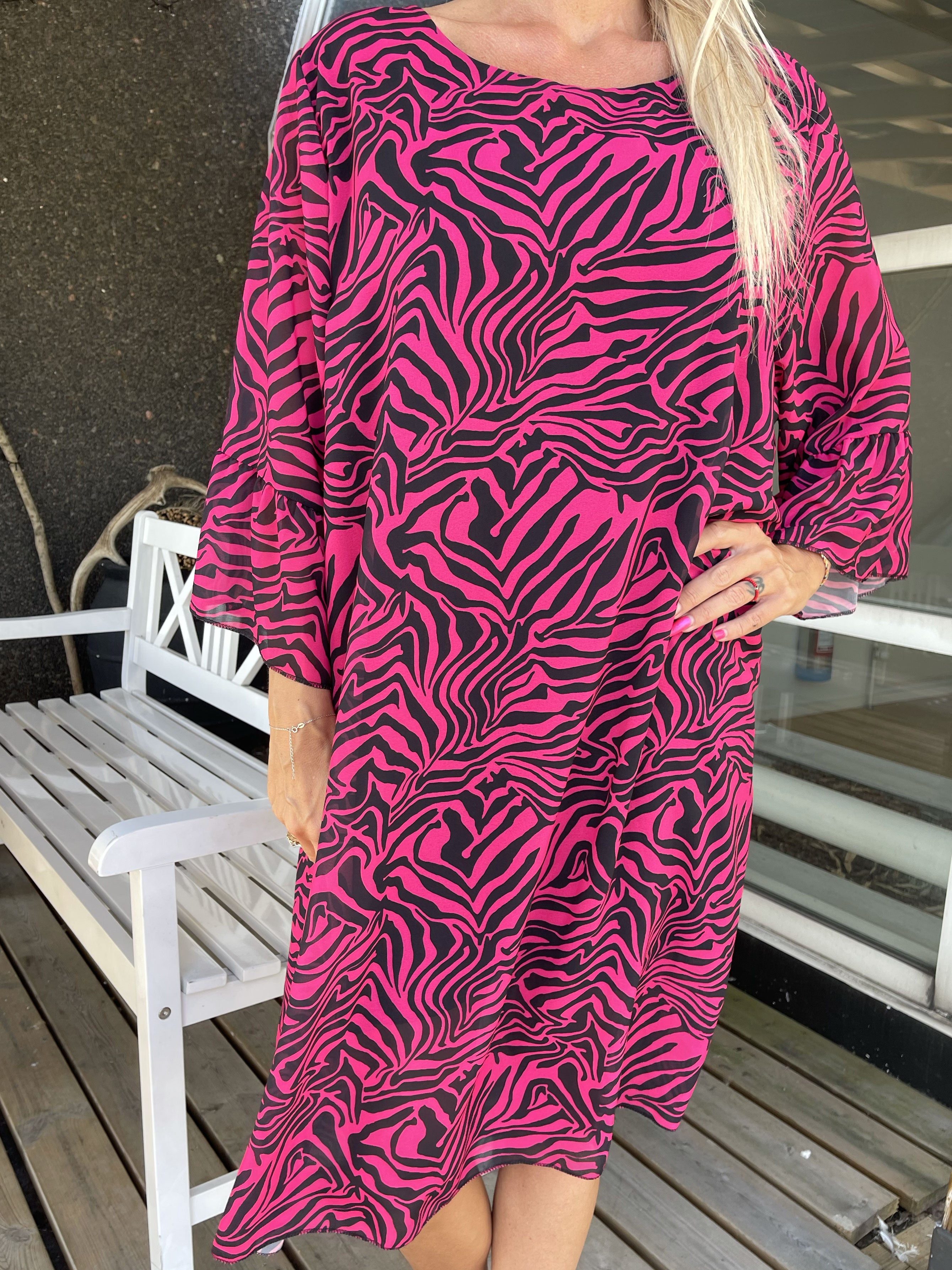 Olive - Kjole med zebra mønster