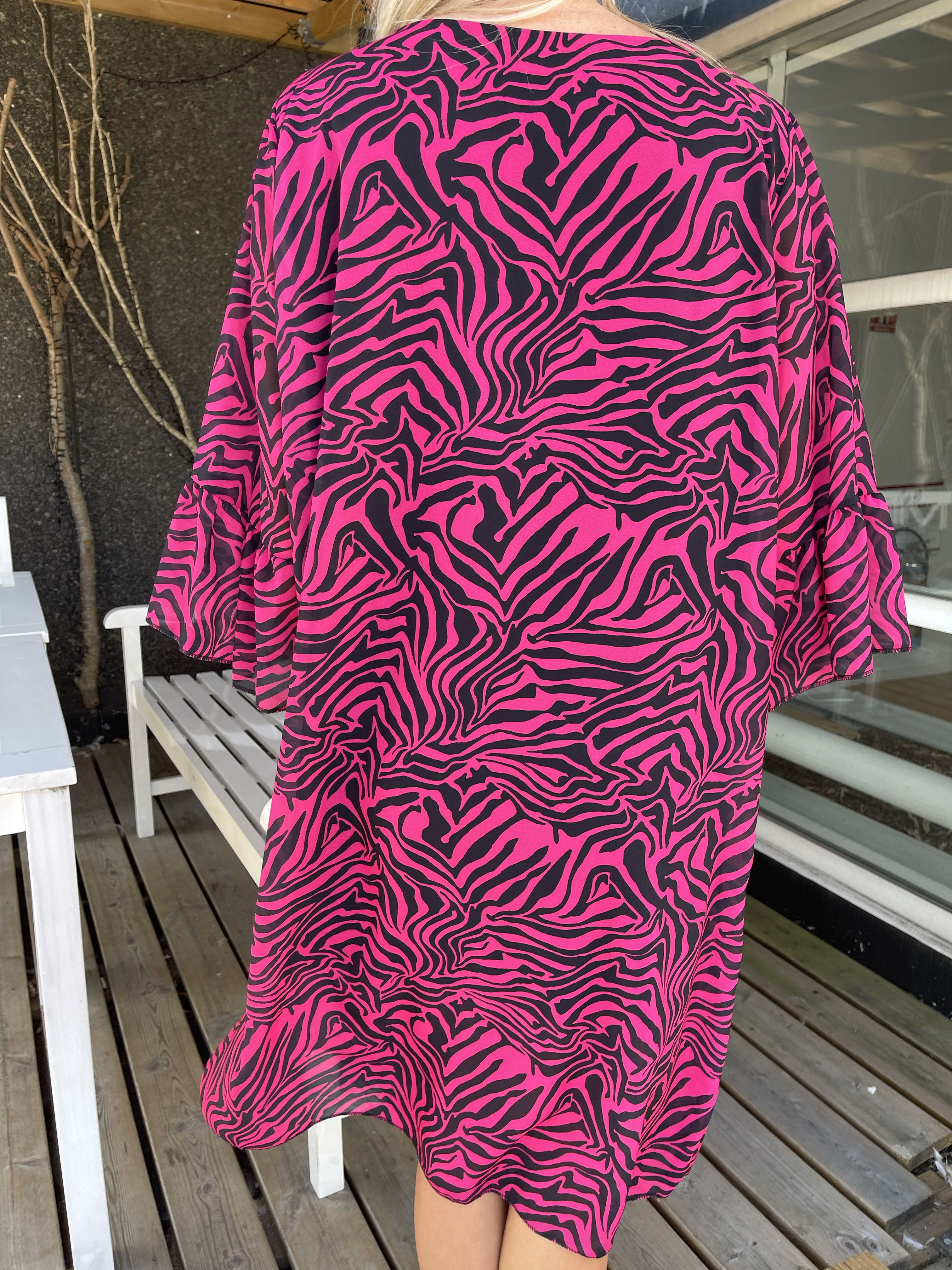 Olive - Kjole med zebra mønster