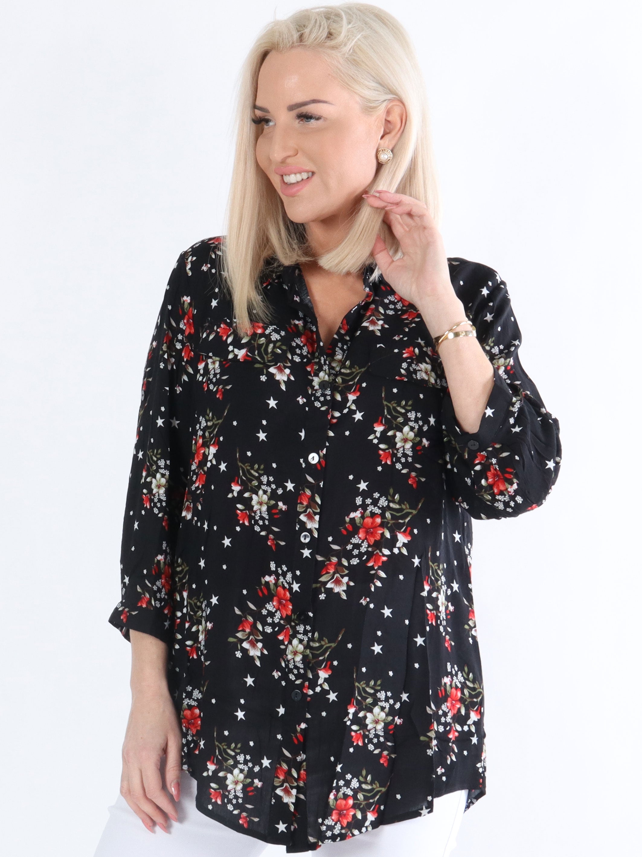 Opal - Sort blomstret skjorte med små stjerner
