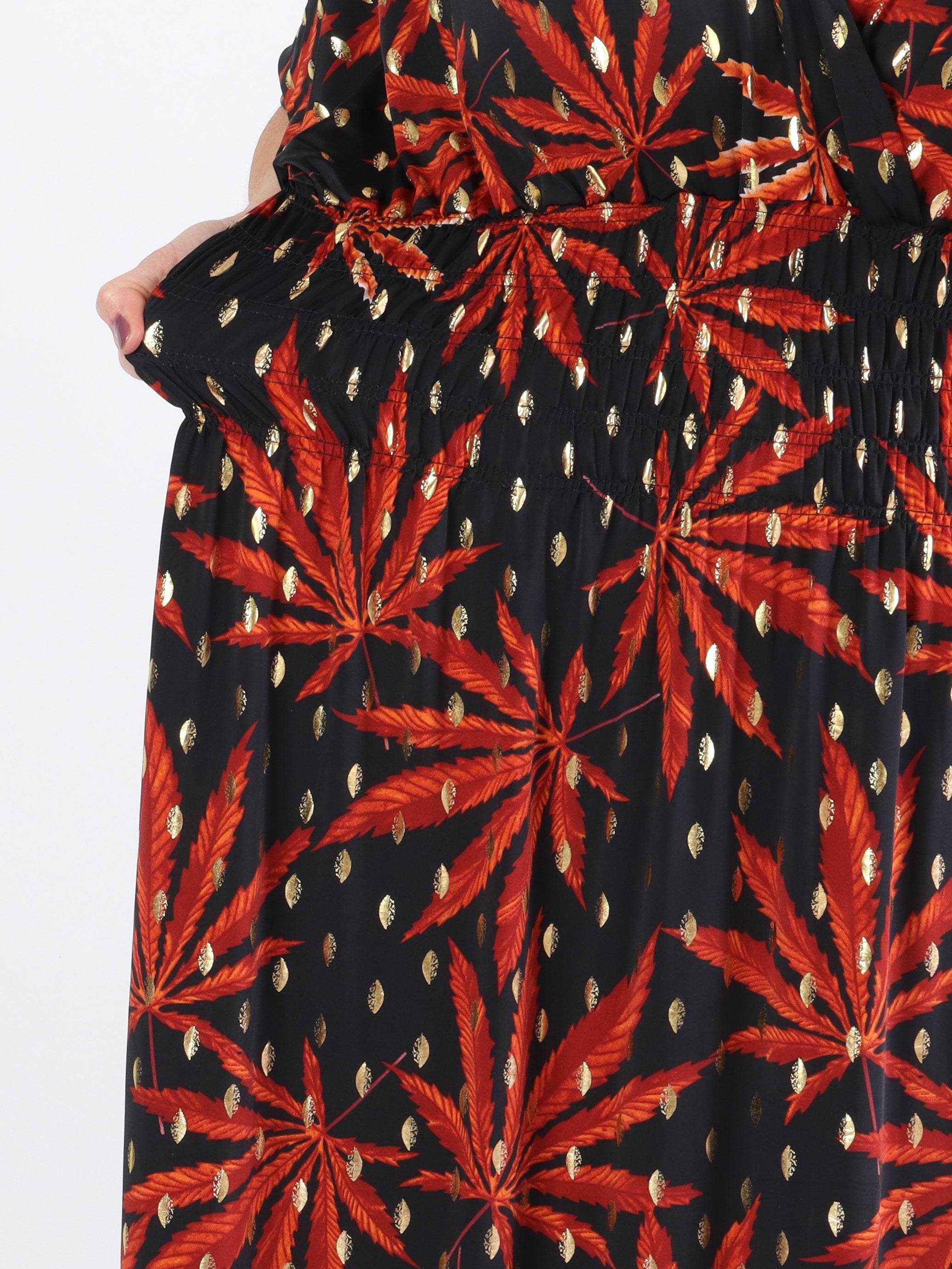 Pams Leaf - Lang elastisk plus size kjole i krølfrit stof