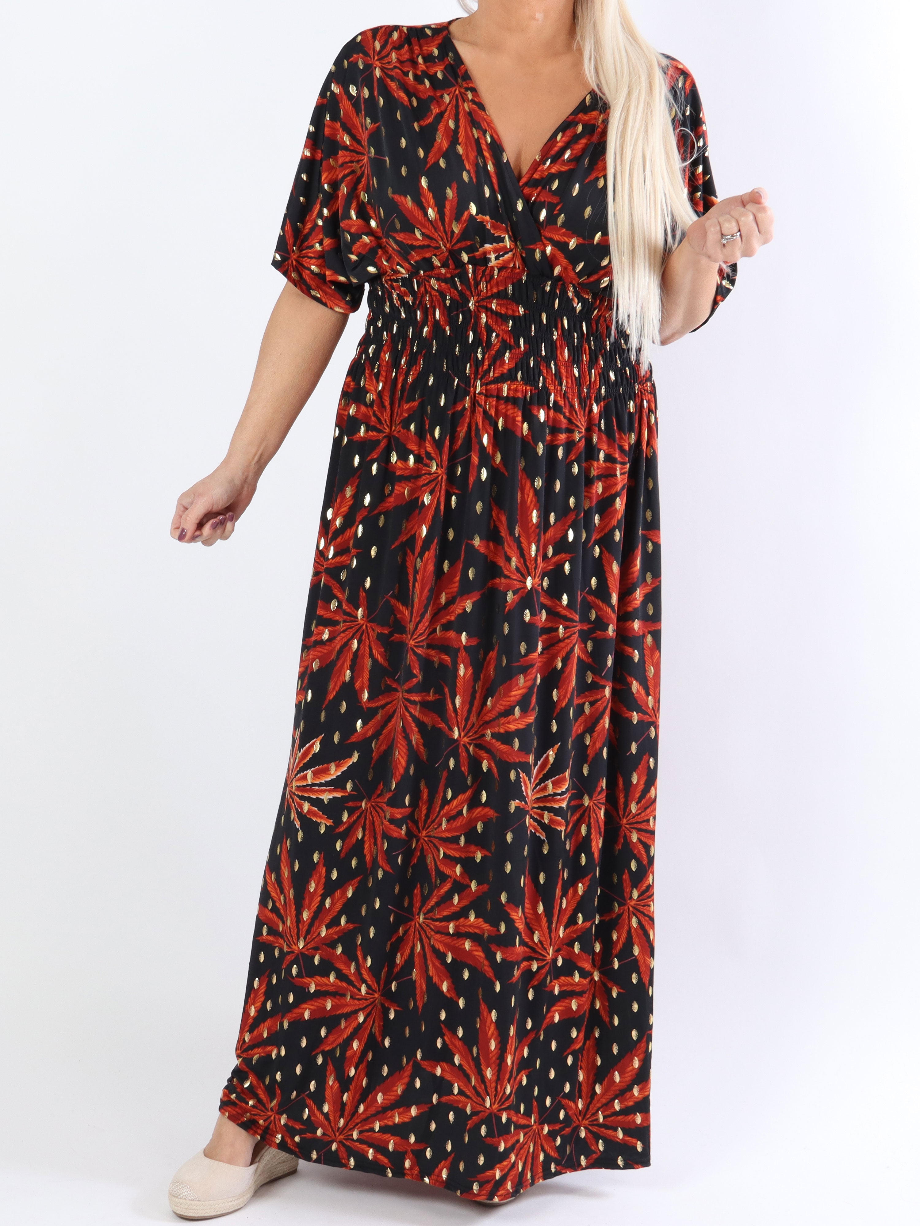 Pams Leaf - Lang elastisk plus size kjole i krølfrit stof