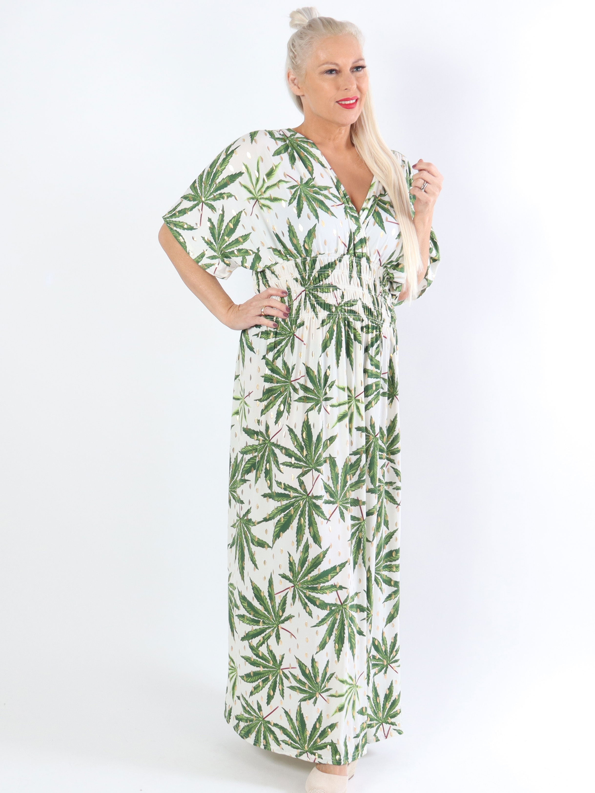 Pams Leaf - Lang elastisk plus size kjole i krølfrit stof