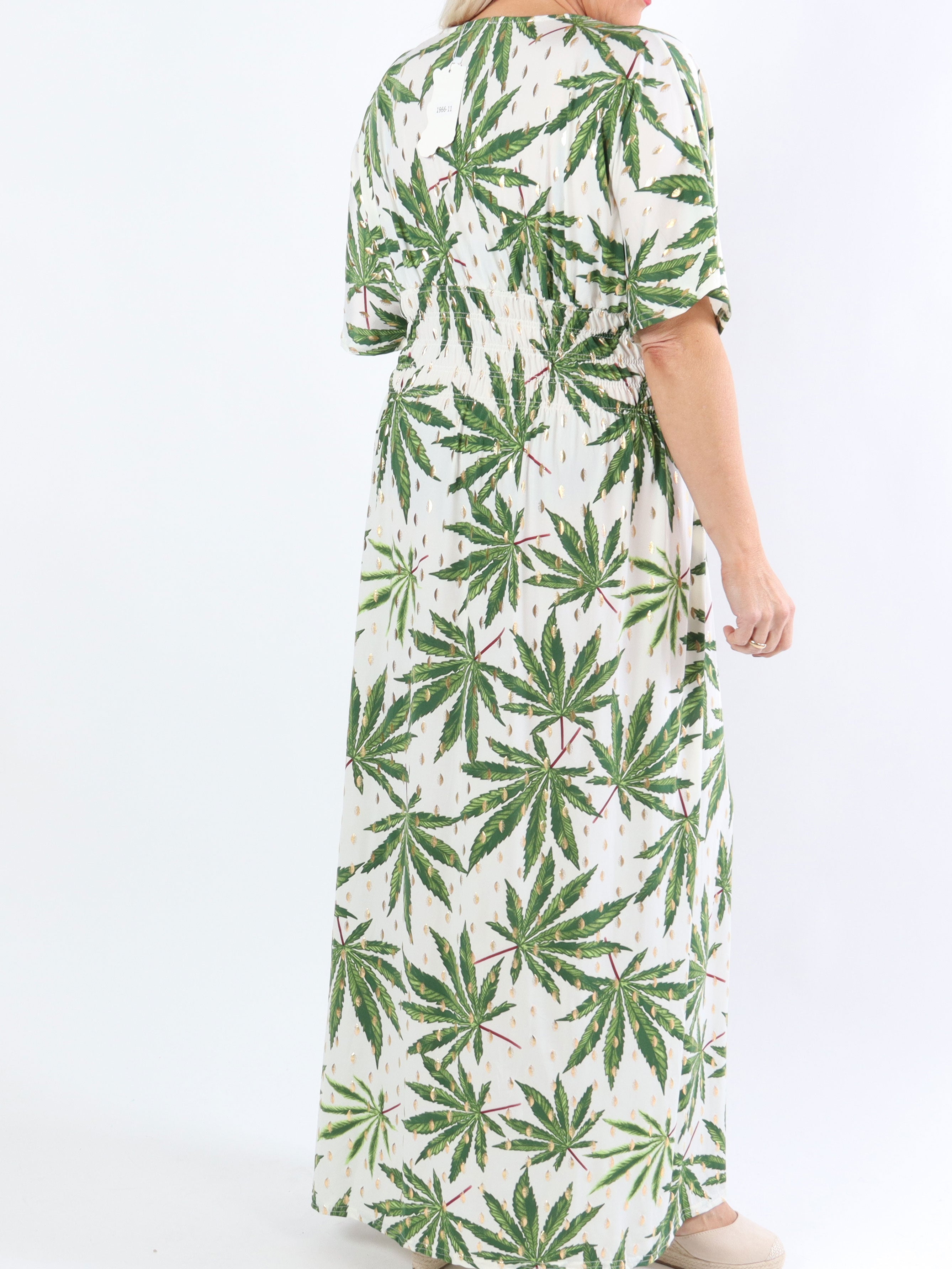 Pams Leaf - Lang elastisk plus size kjole i krølfrit stof