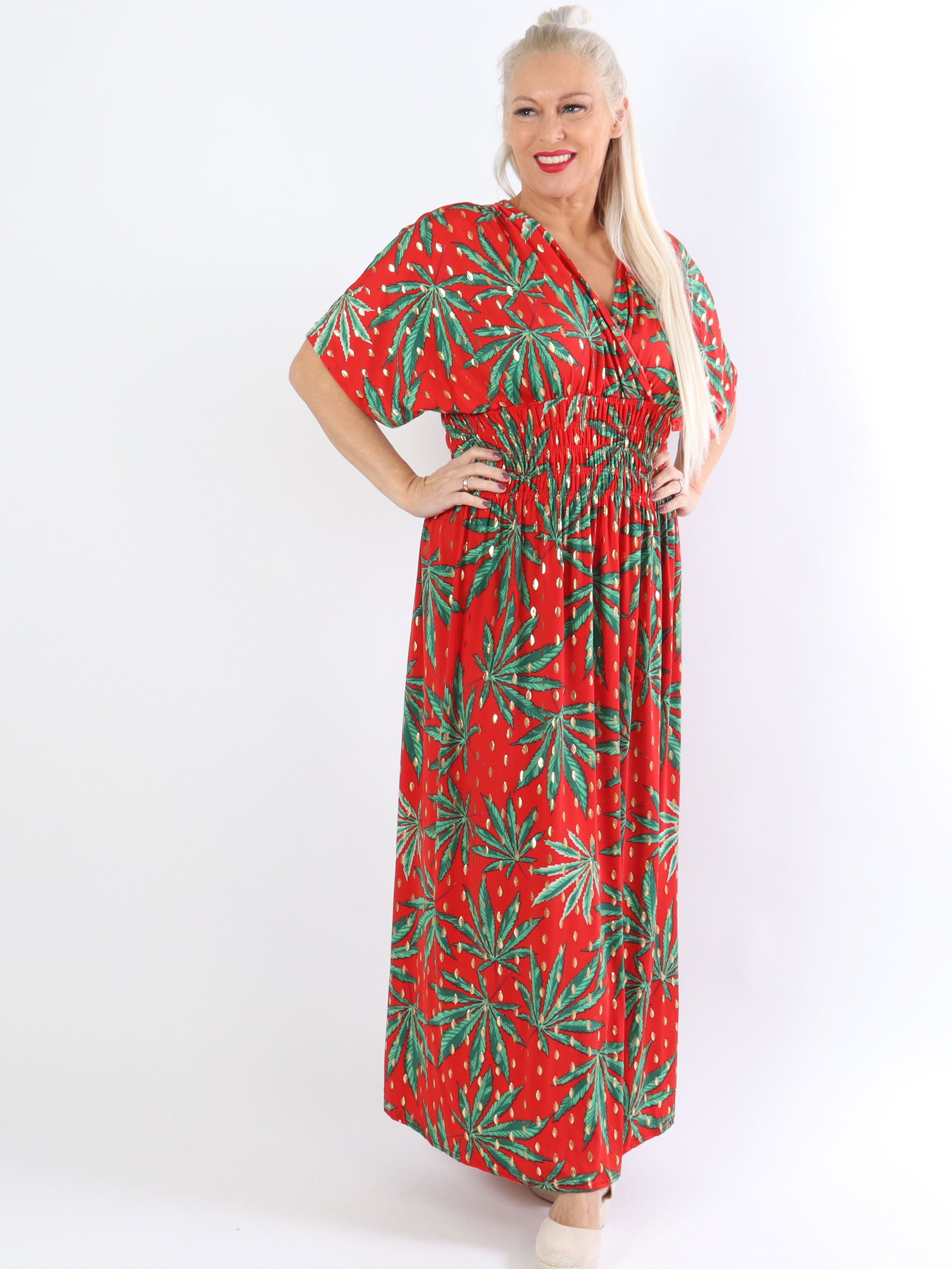 Pams Leaf - Lang elastisk plus size kjole i krølfrit stof