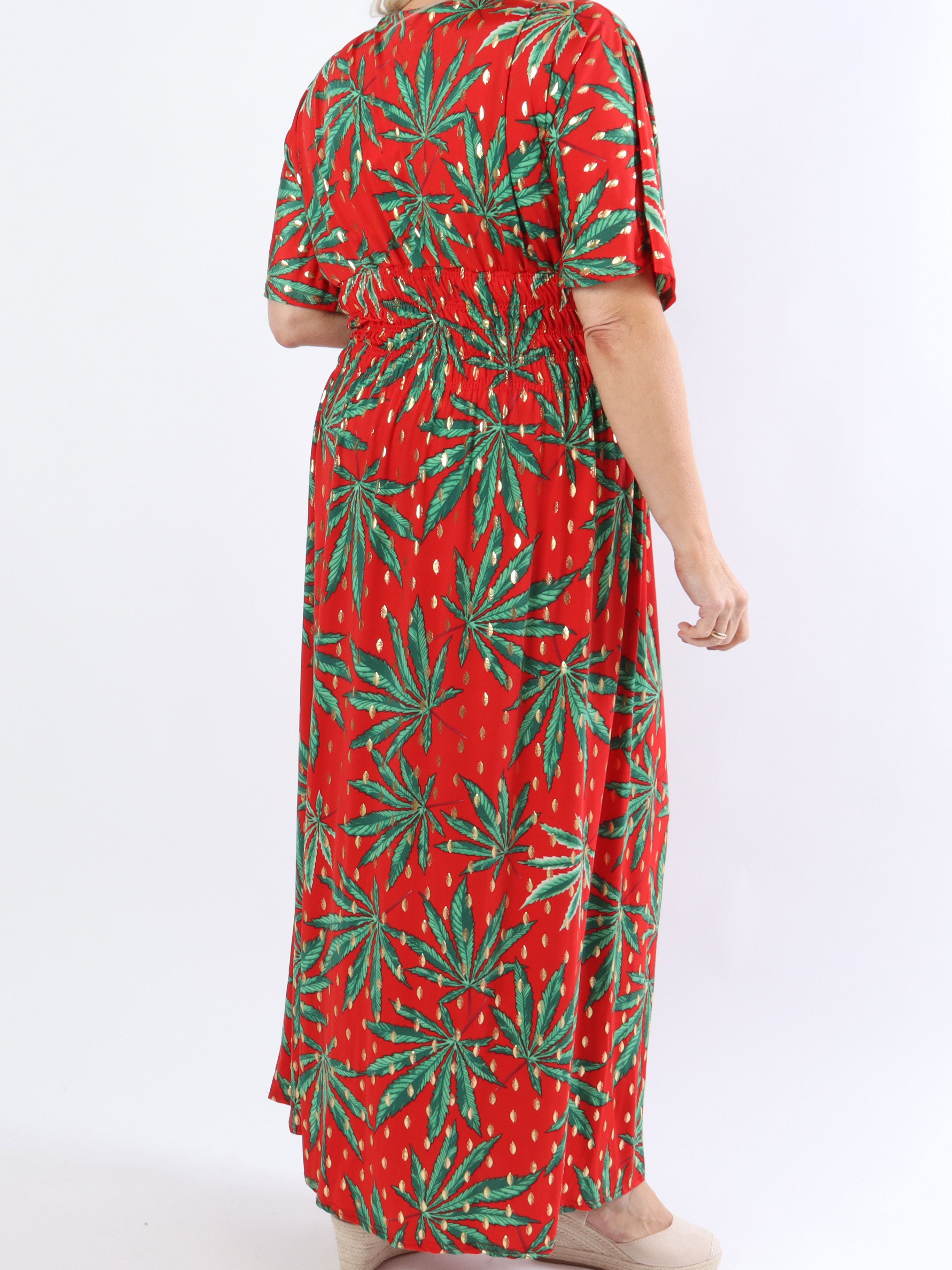 Pams Leaf - Lang elastisk plus size kjole i krølfrit stof