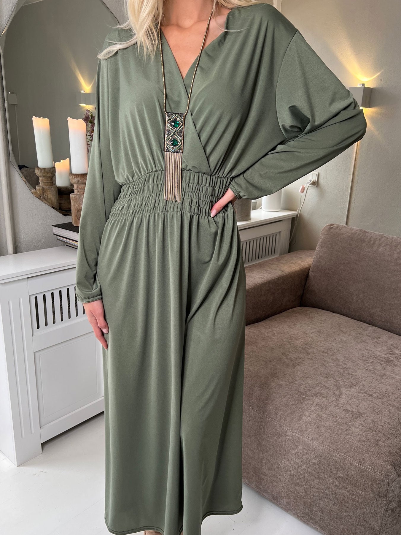 Pams Long Sleeve - Lang elastisk plus size kjole i krølfrit stof