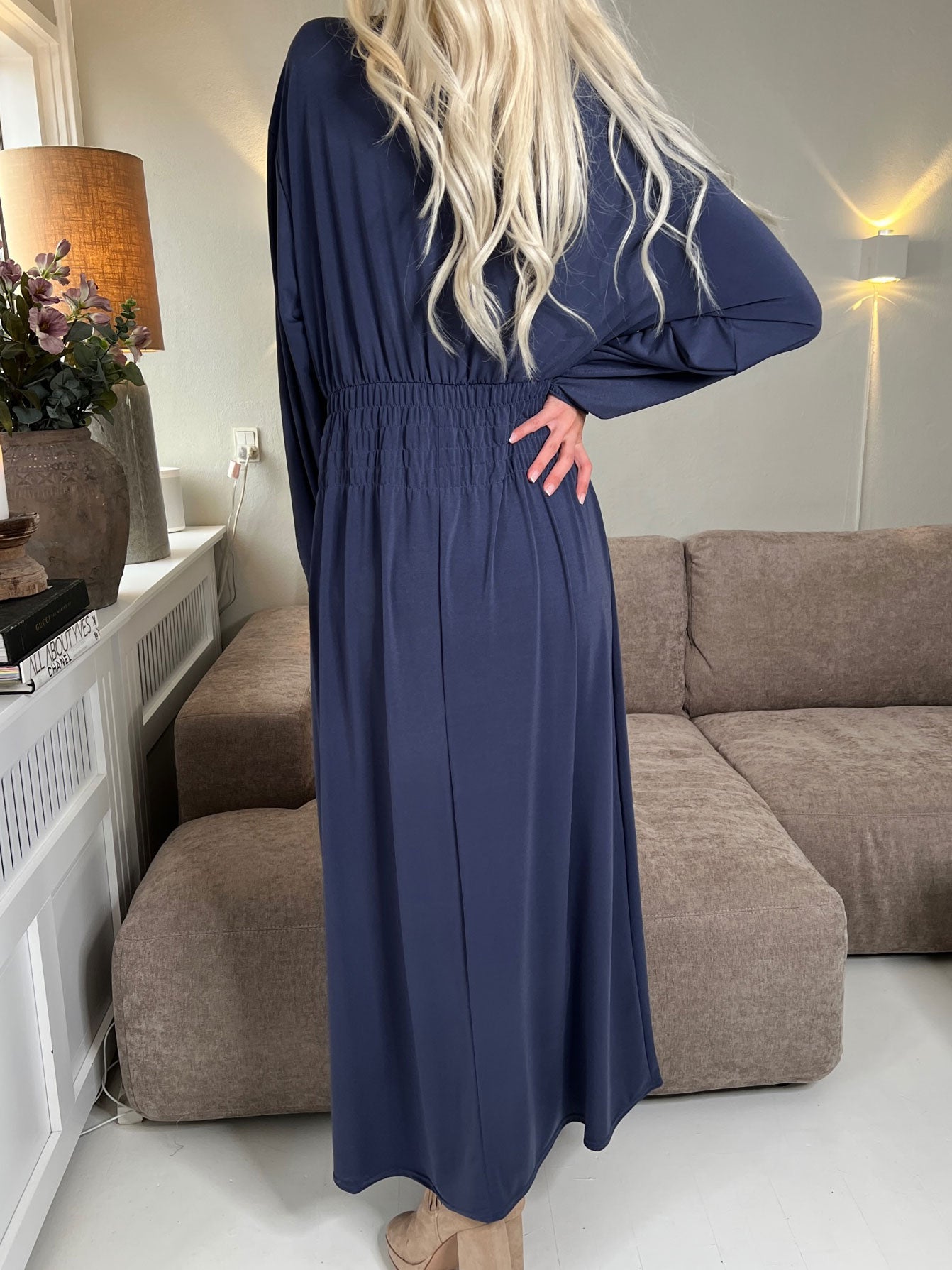 Pams Long Sleeve - Lang elastisk plus size kjole i krølfrit stof