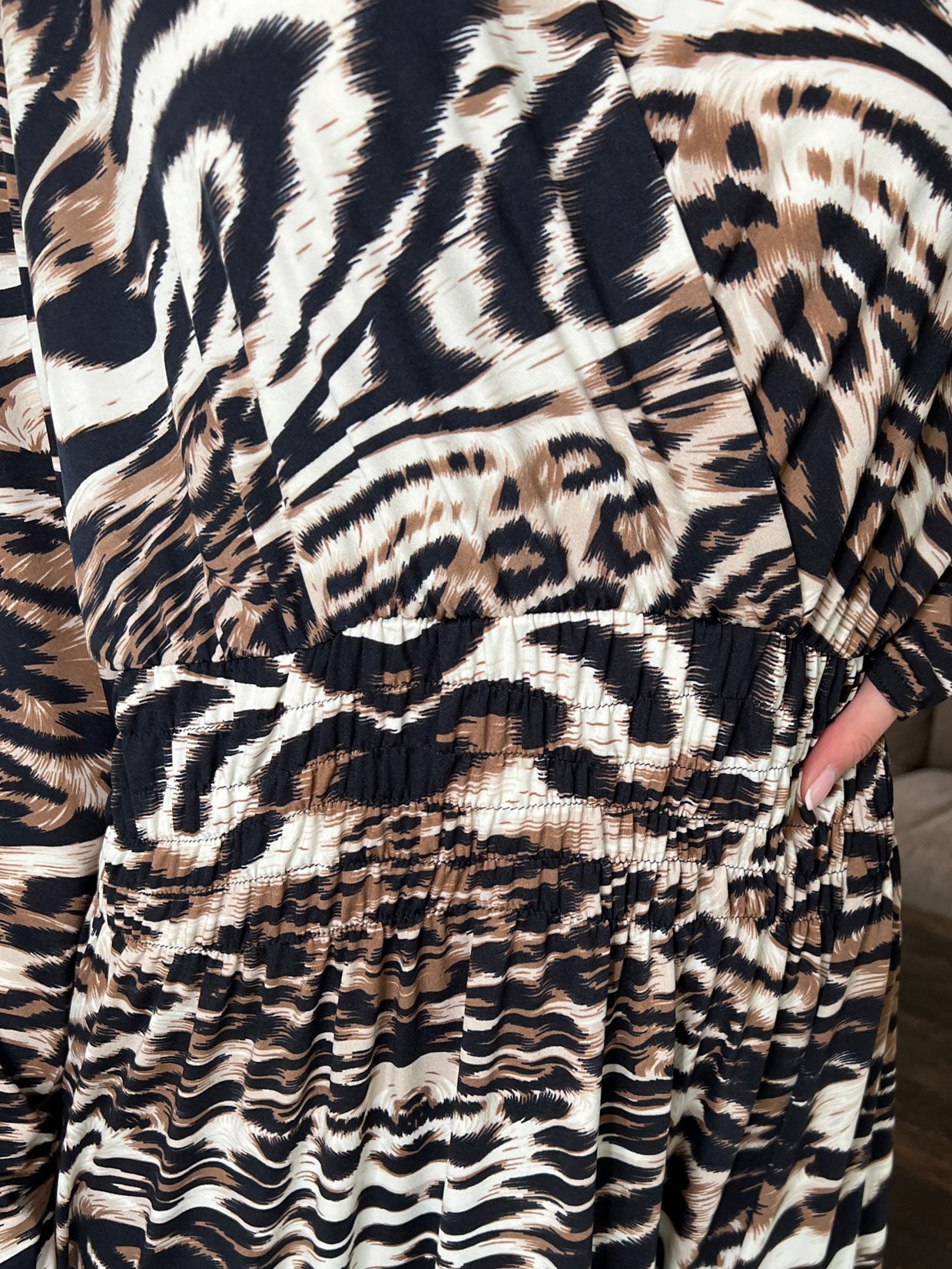 Pams Long Sleeve - Lang elastisk plus size kjole i krølfrit stof