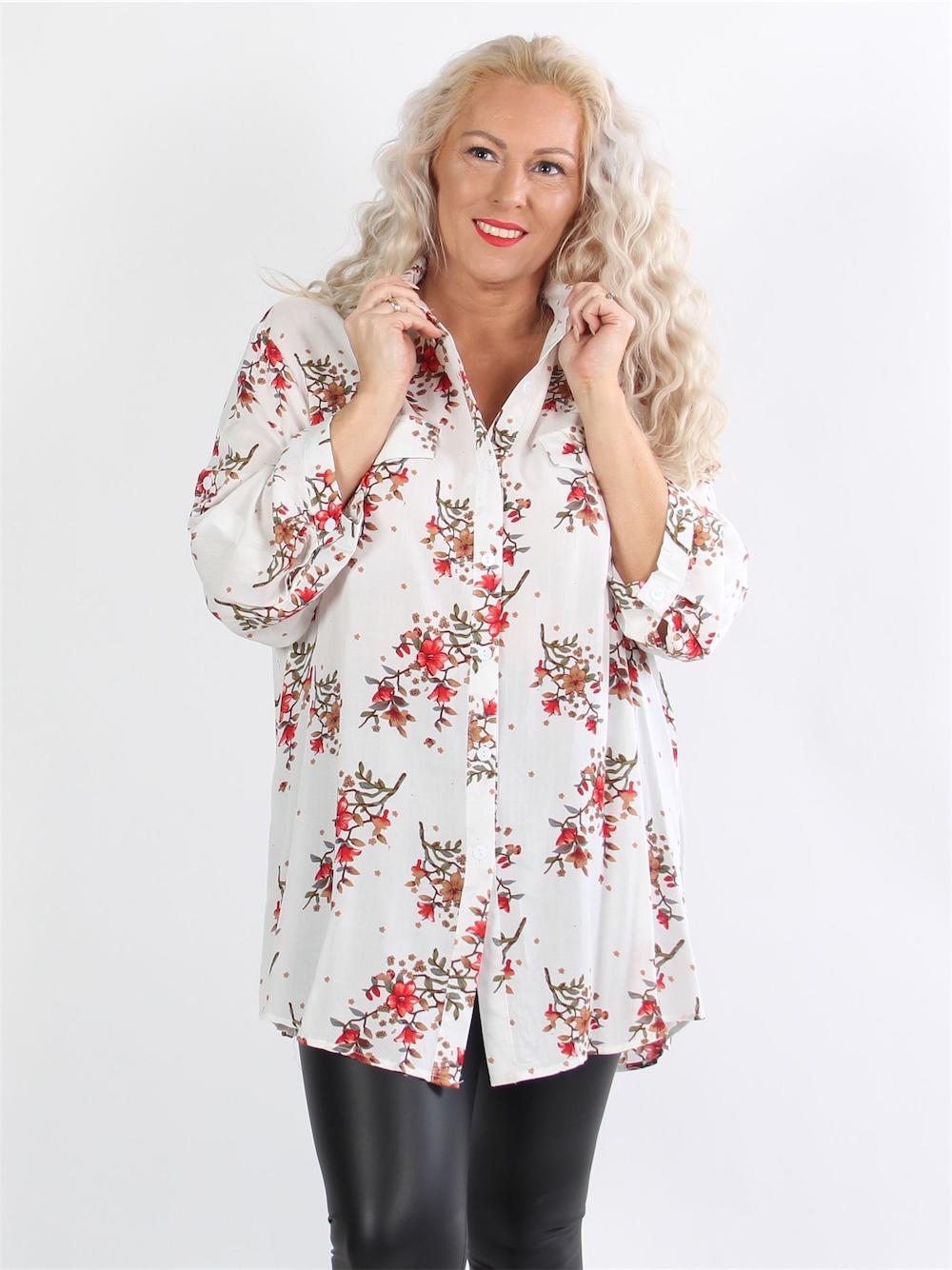 Paprika - Sort skjorte med blomster og små hvide stjerner