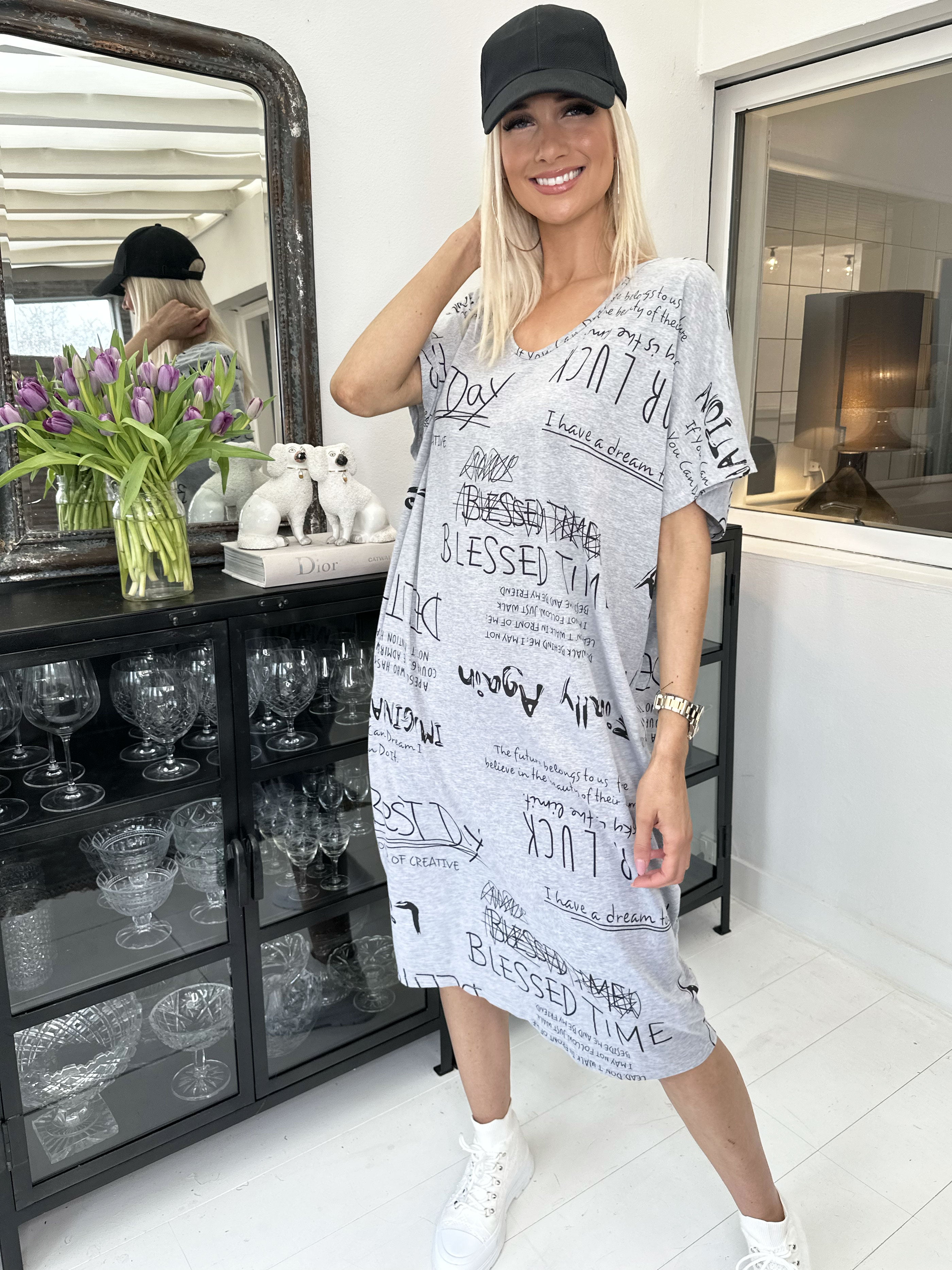 Pil - Cool t-shirt kjole med skrift