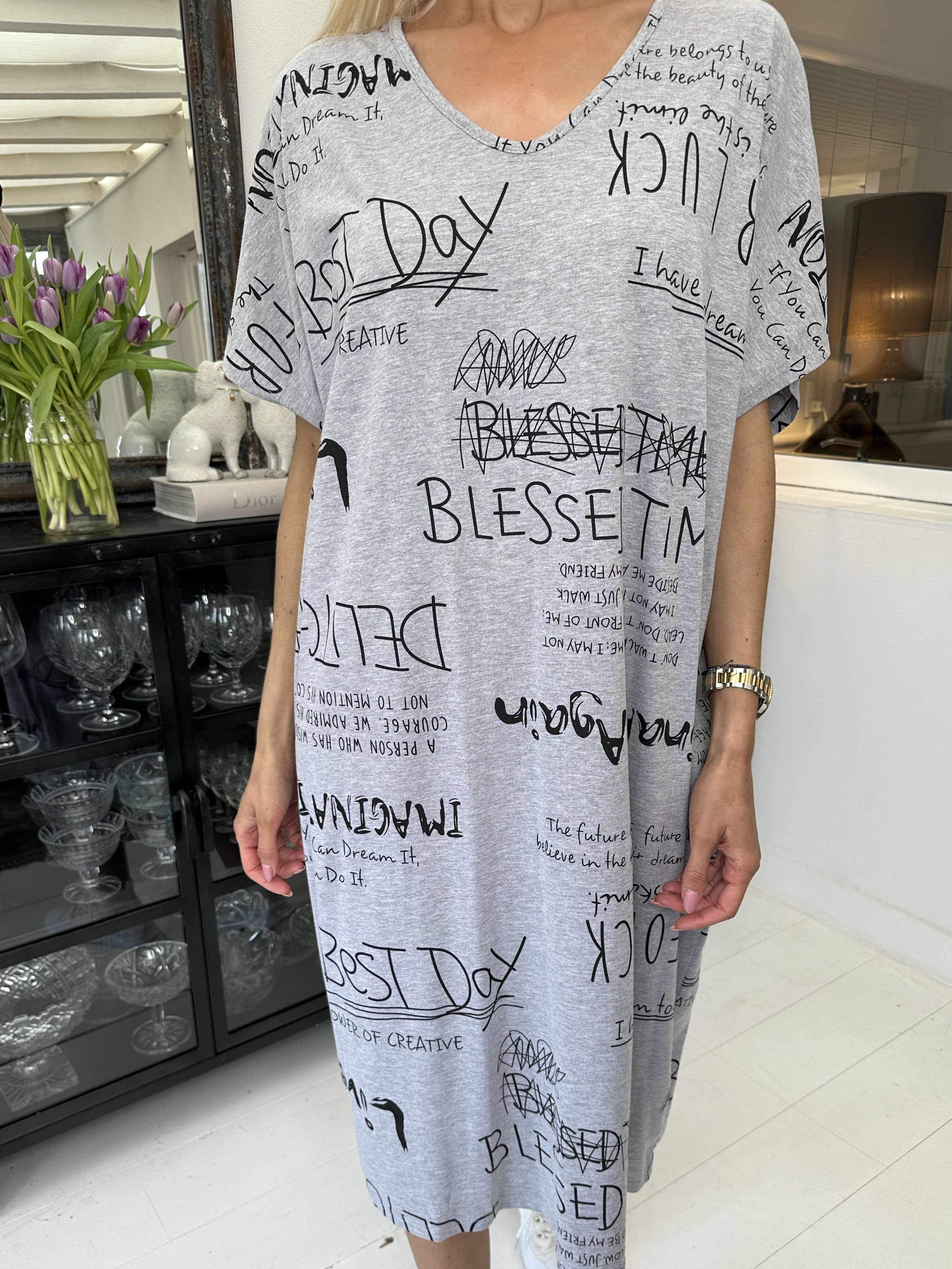 Pil - Cool t-shirt kjole med skrift