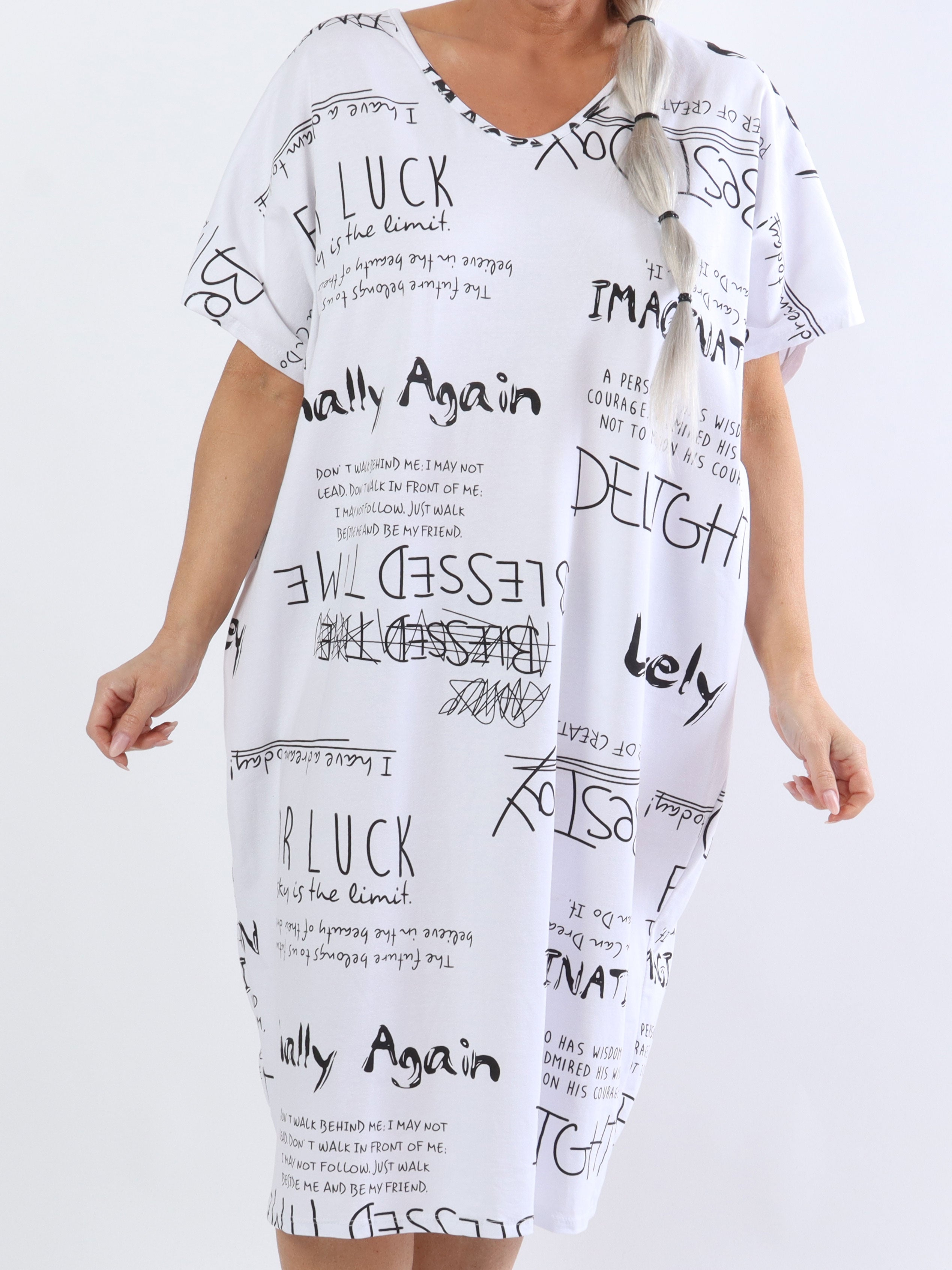 Pil - Plussize t-shirt kjole med skrift i cool look