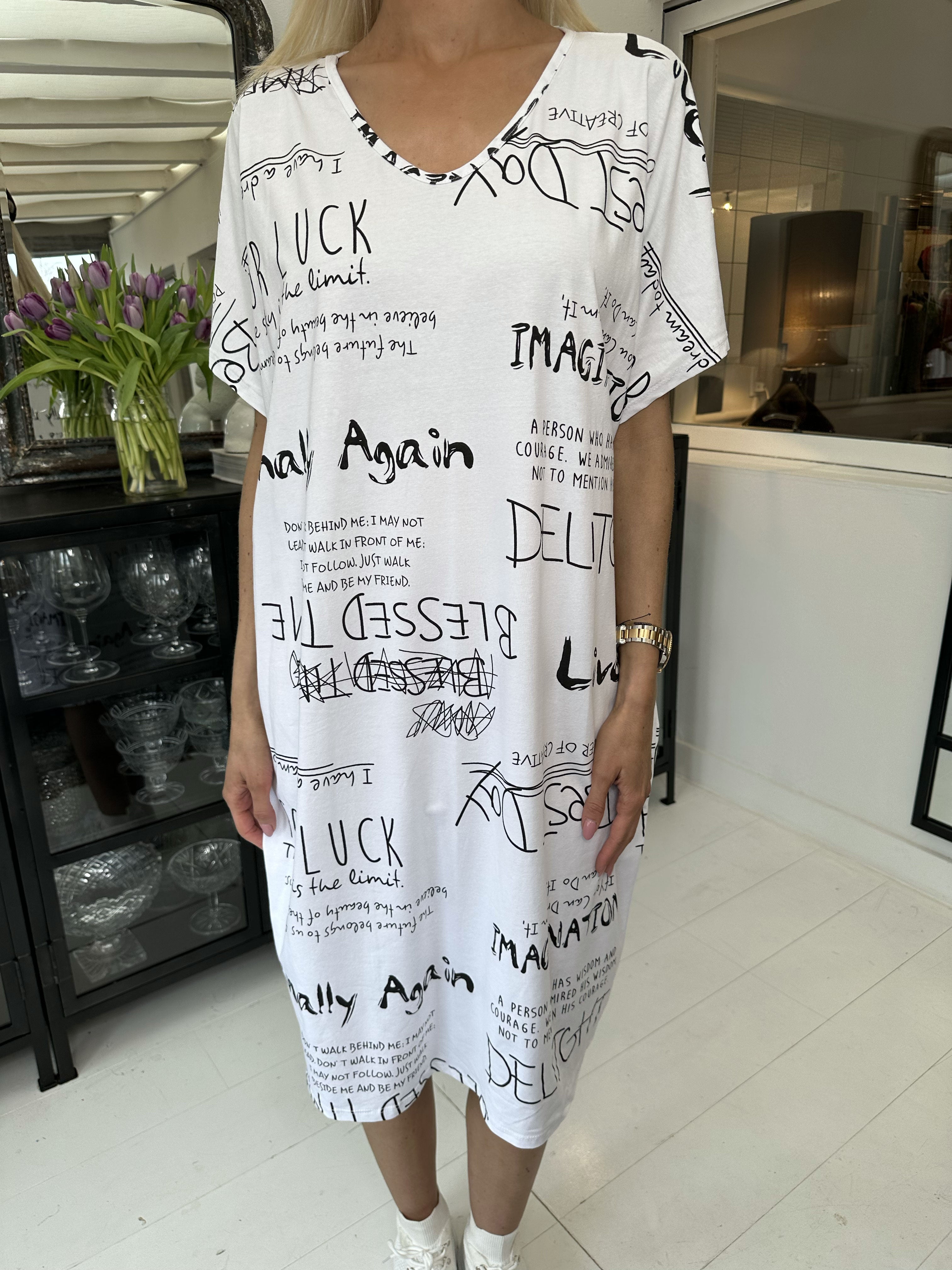 Pil - Cool t-shirt kjole med skrift