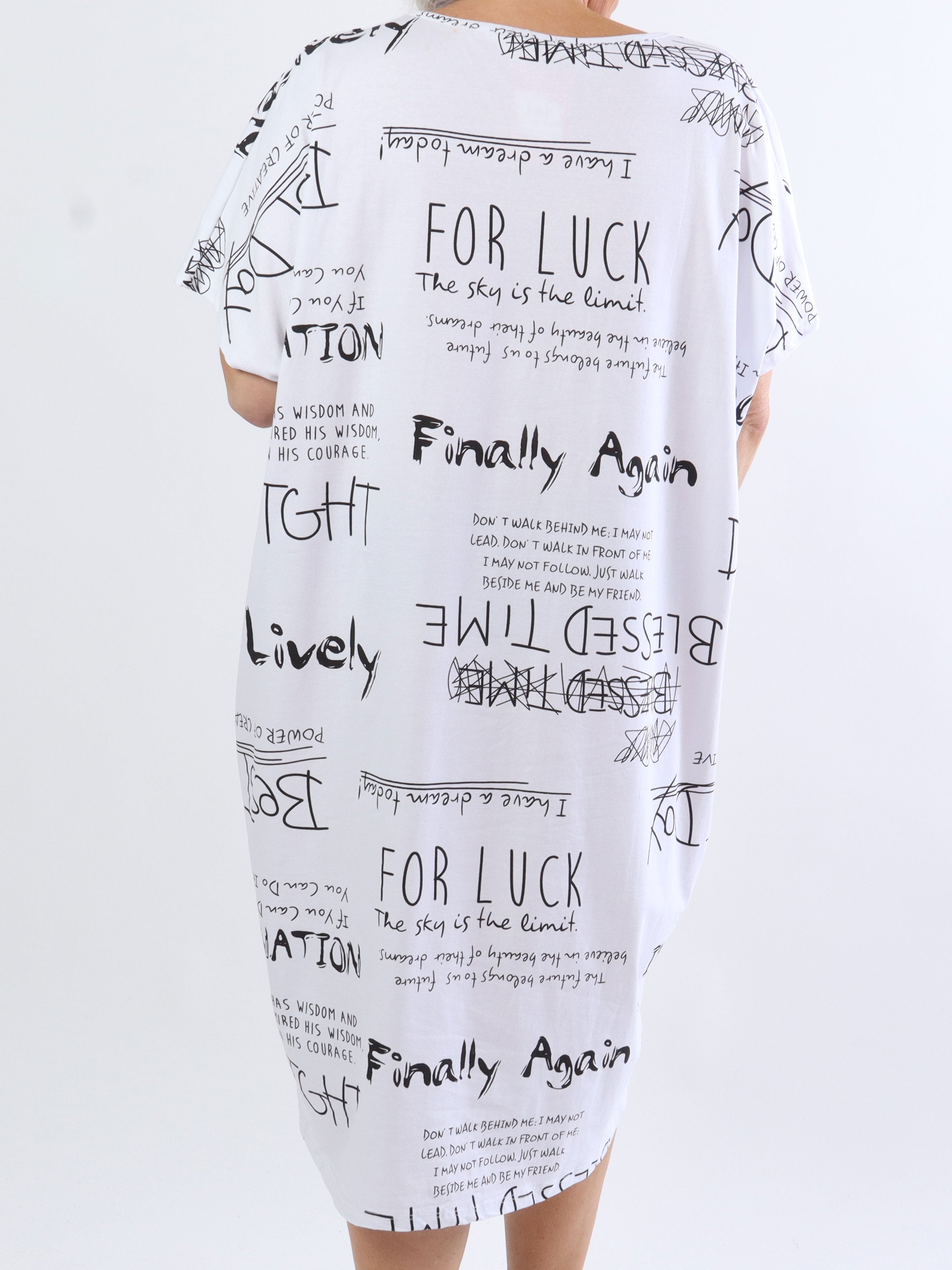 Pil - Plussize t-shirt kjole med skrift i cool look