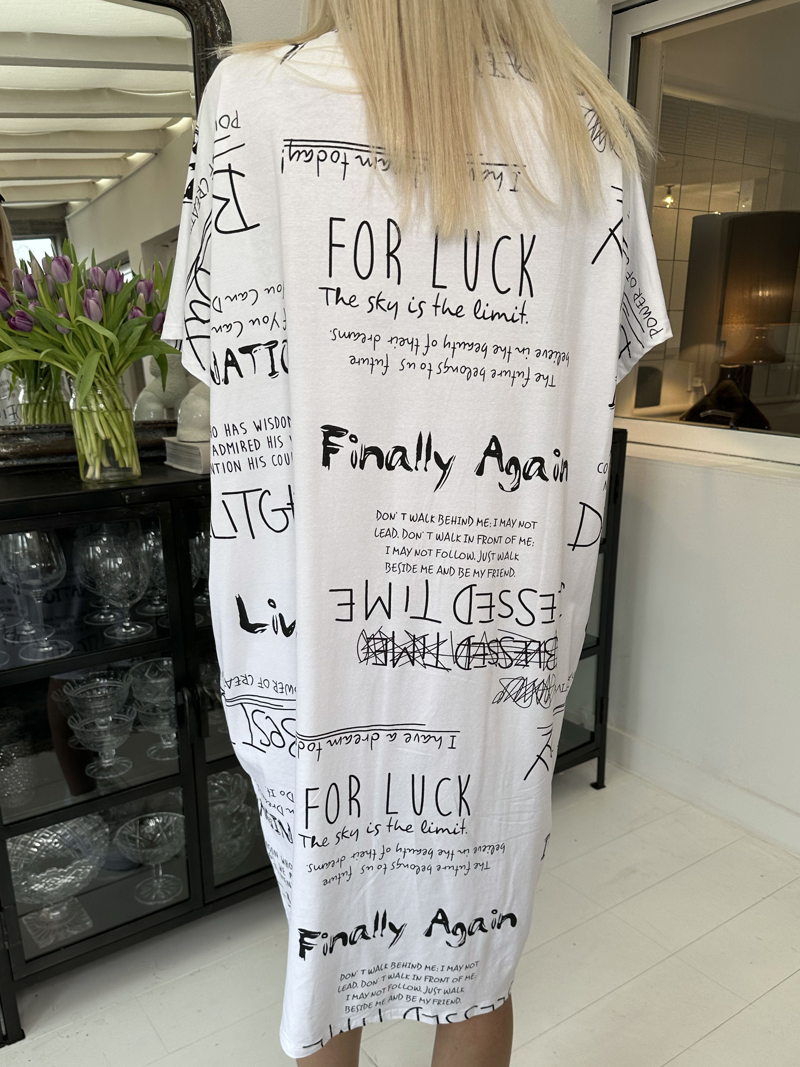 Pil - Cool t-shirt kjole med skrift