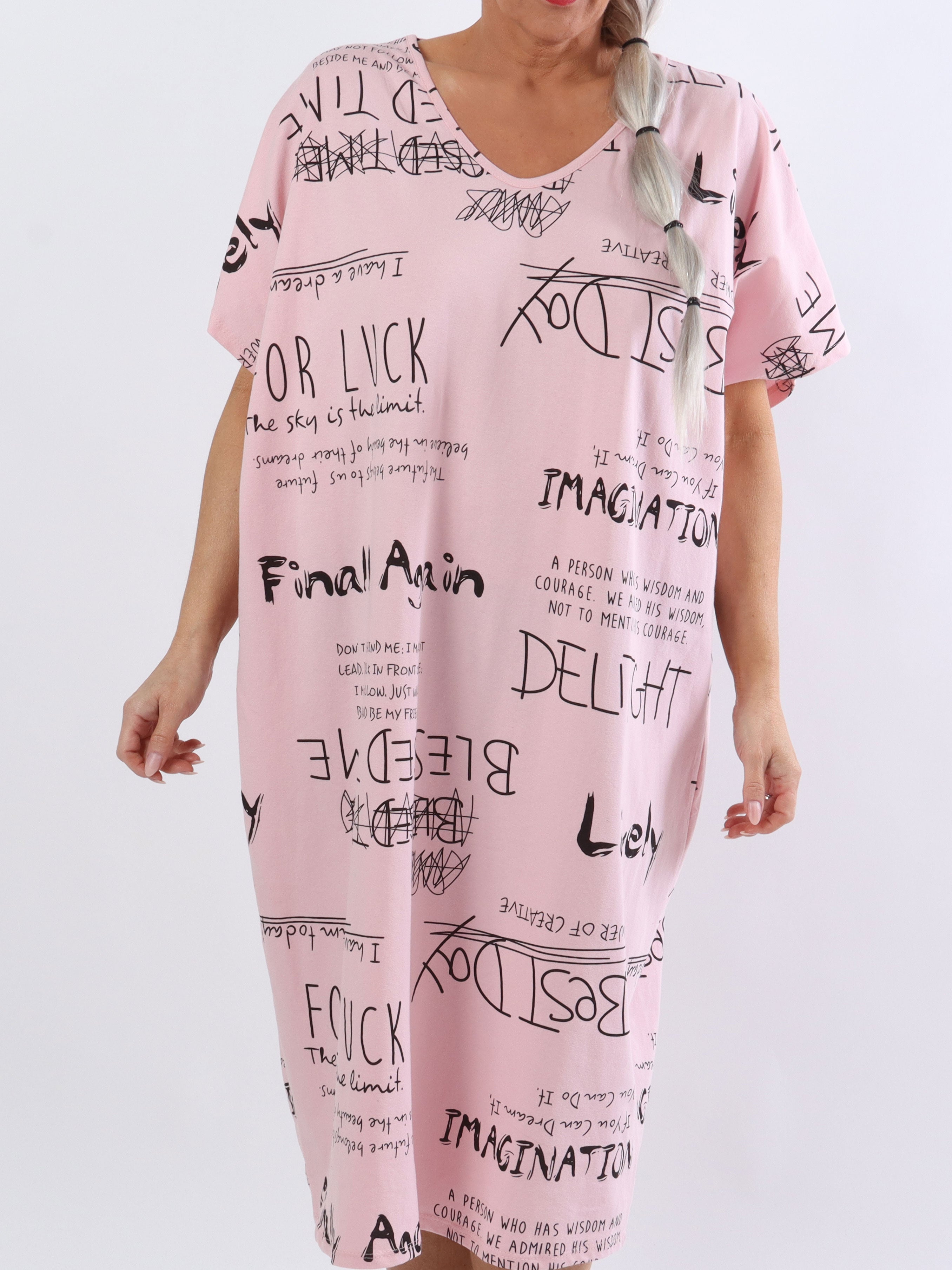 Pil - Plussize t-shirt kjole med skrift i cool look