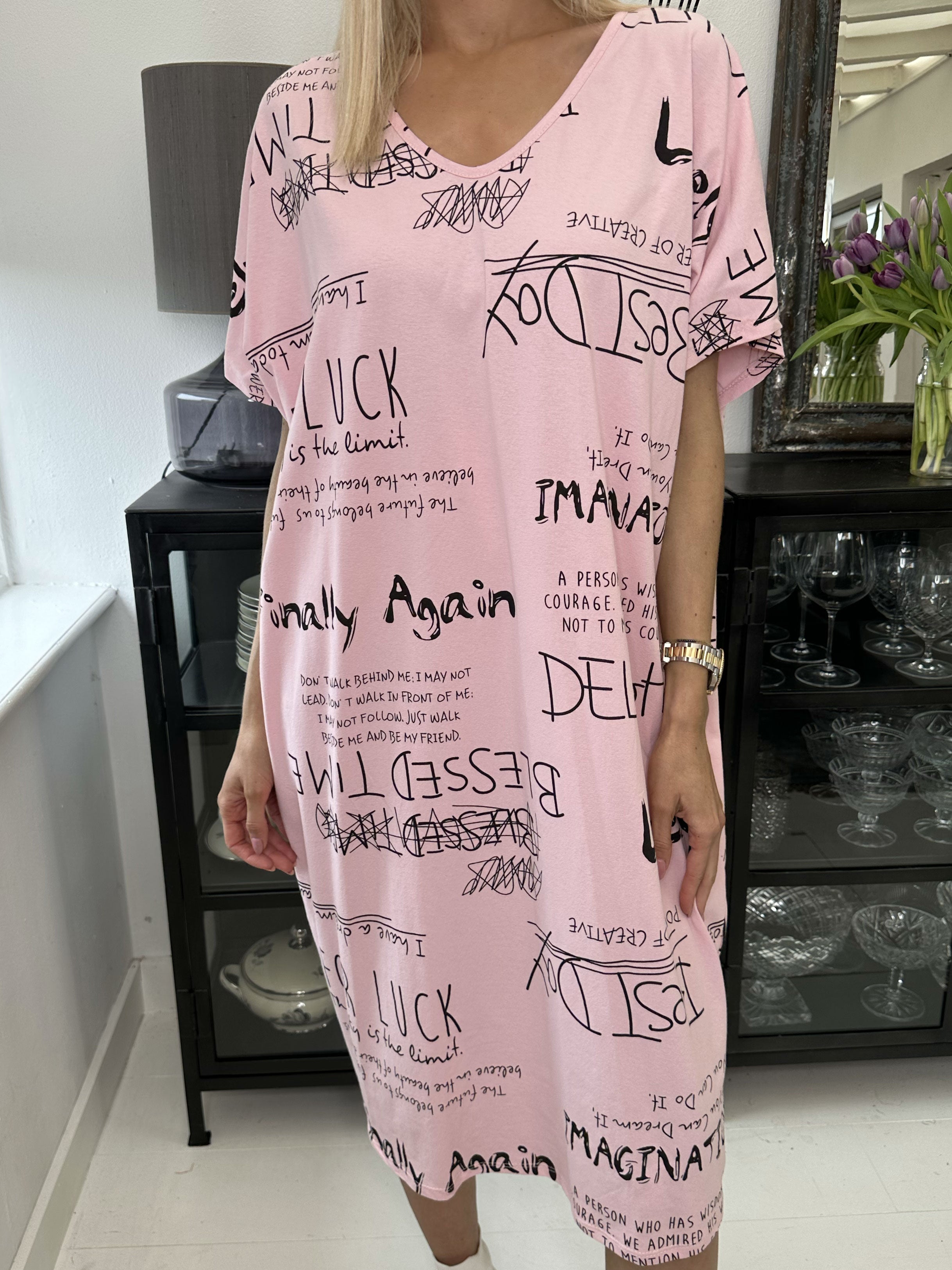 Pil - Cool t-shirt kjole med skrift