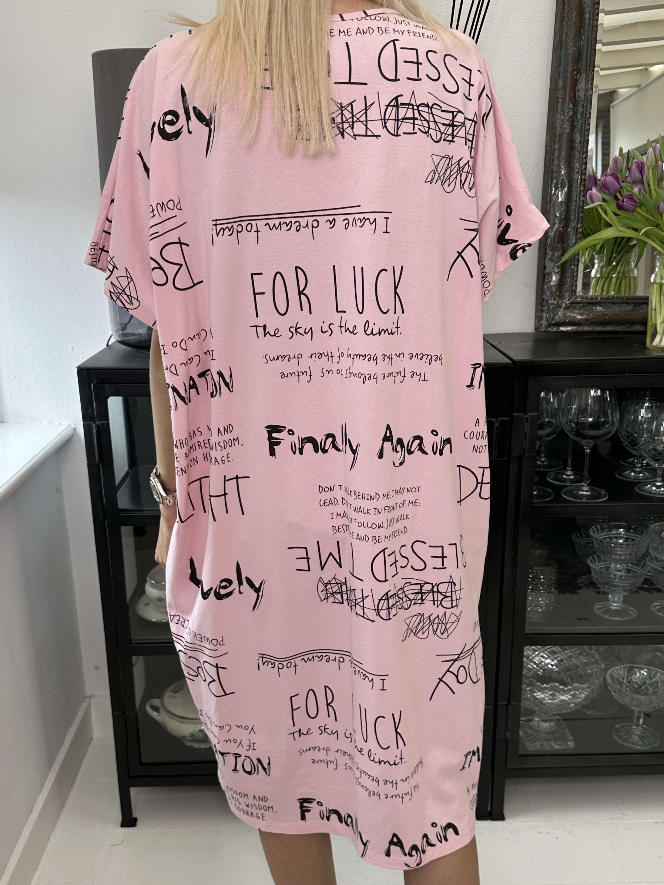 Pil - Cool t-shirt kjole med skrift