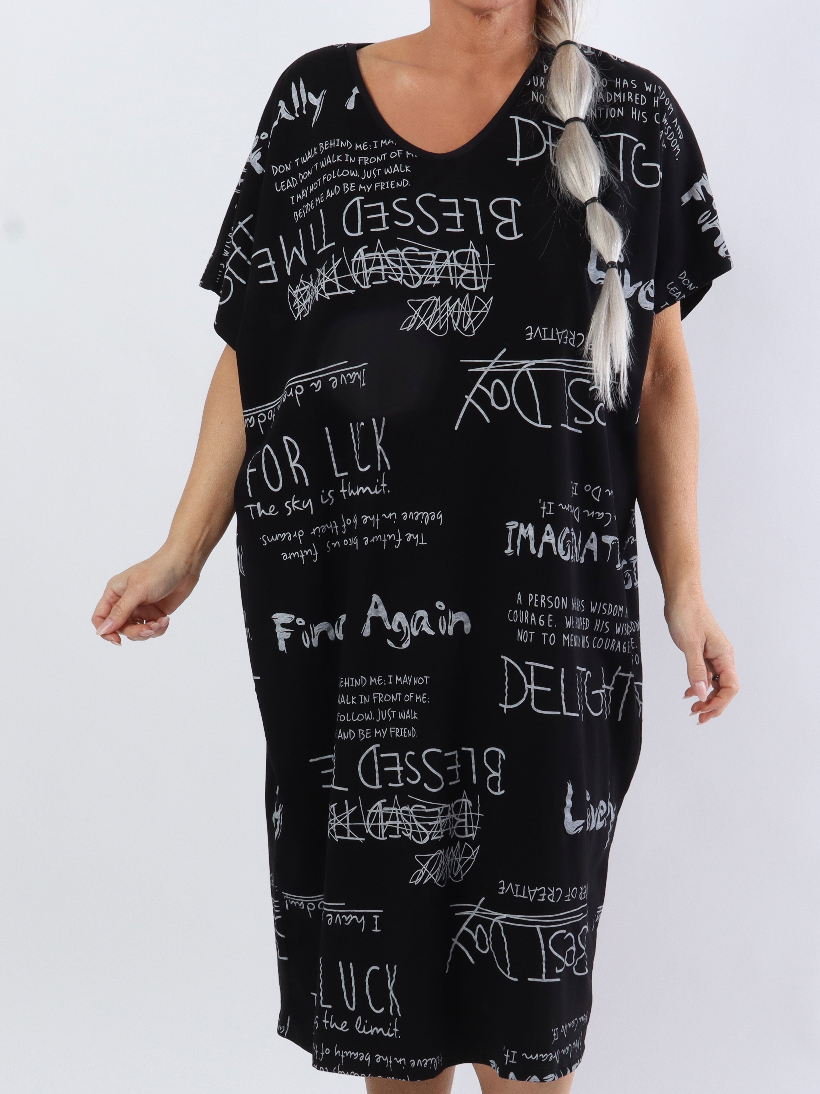 Pil - Plussize t-shirt kjole med skrift i cool look