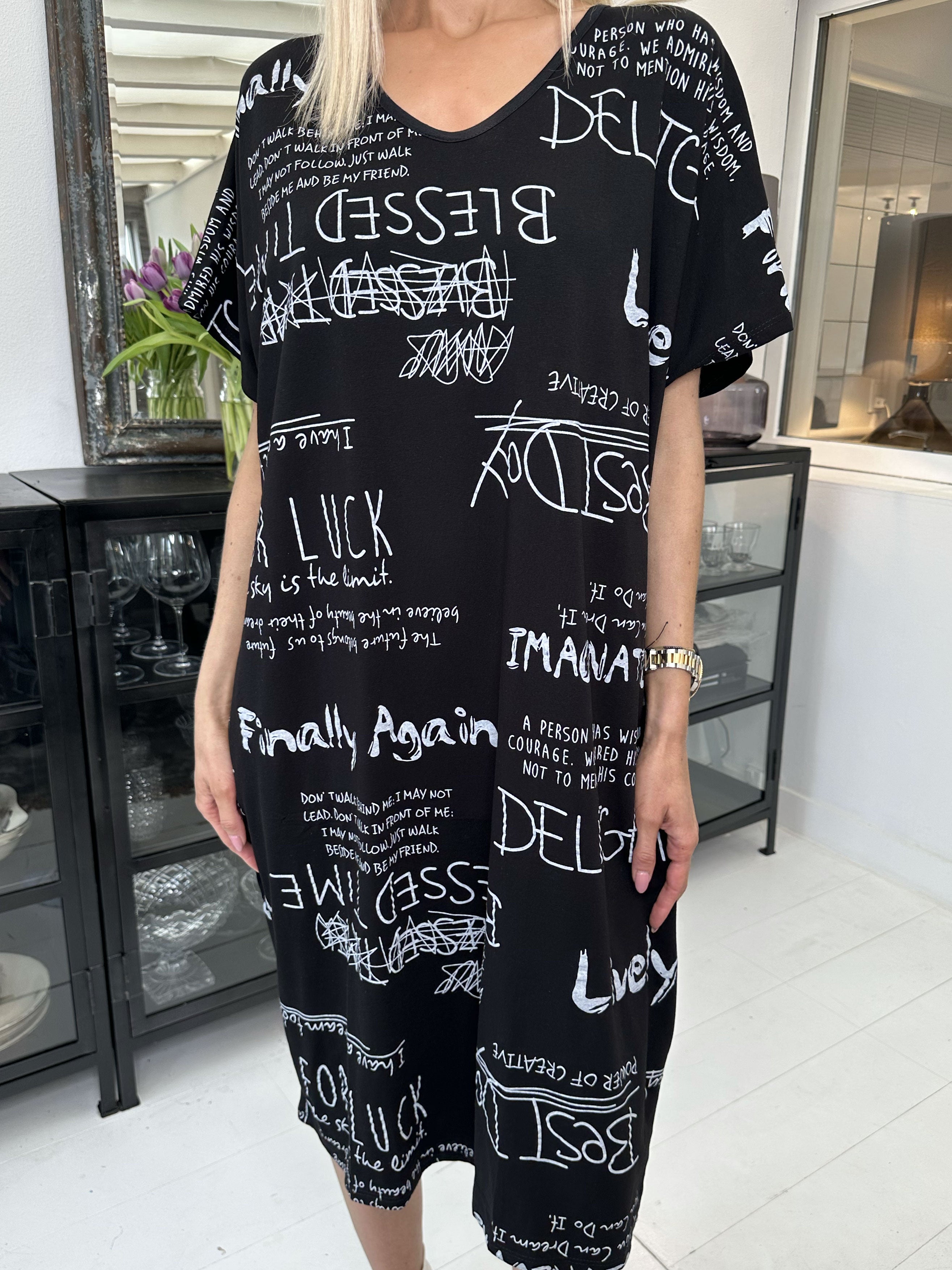 Pil - Cool t-shirt kjole med skrift