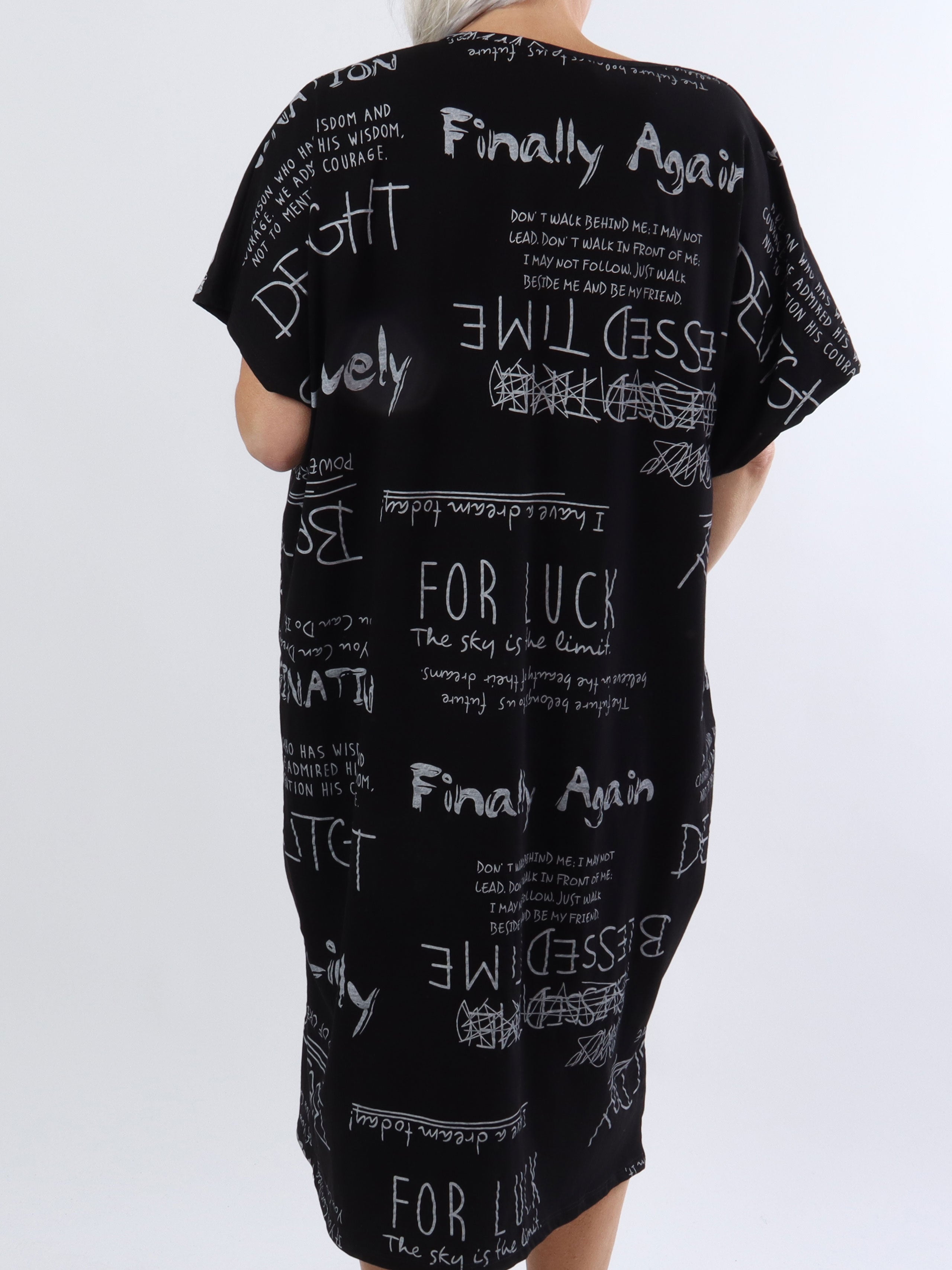 Pil - Plussize t-shirt kjole med skrift i cool look