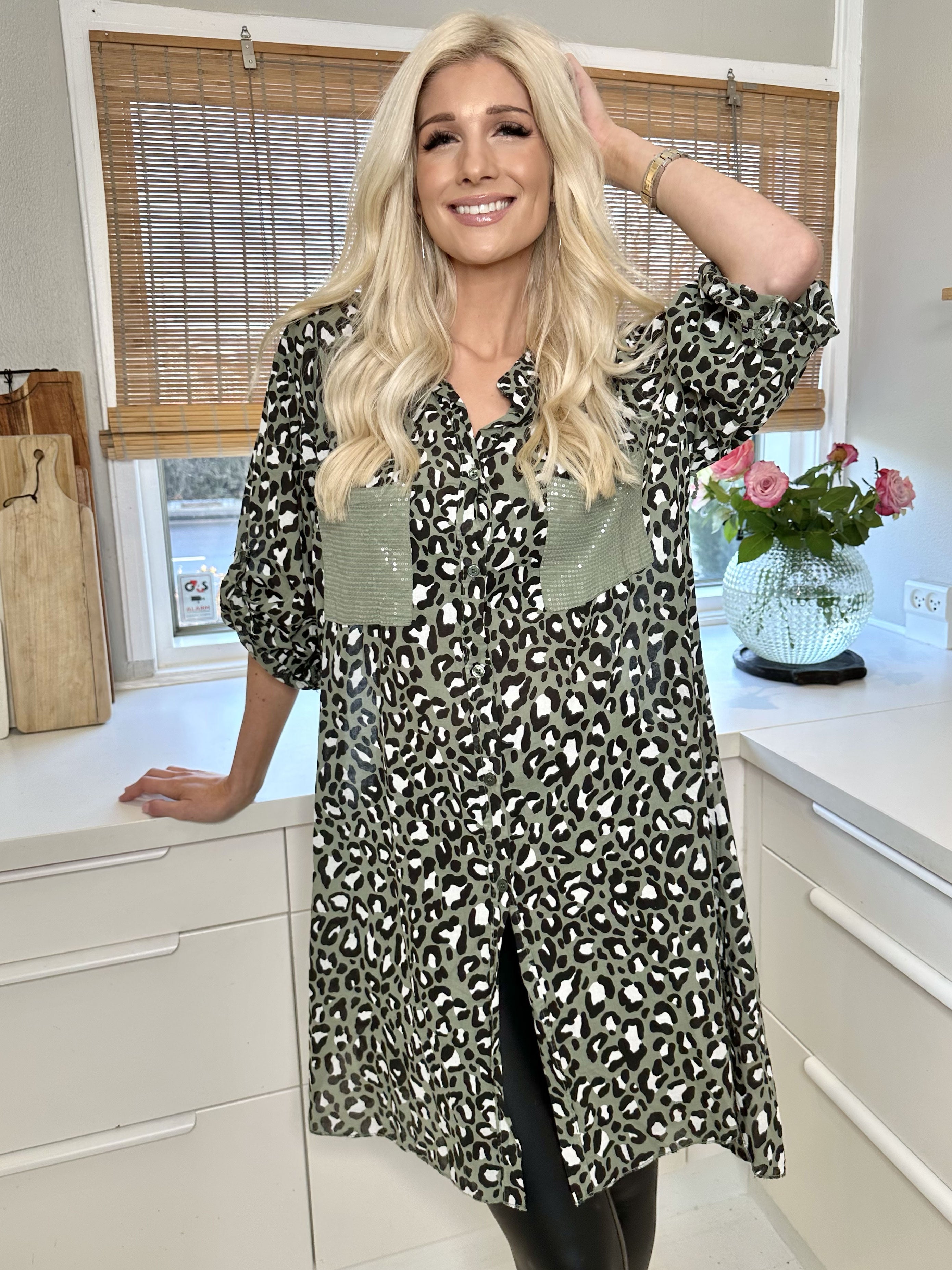 Pina - Leopard skjorte med pailletlommer