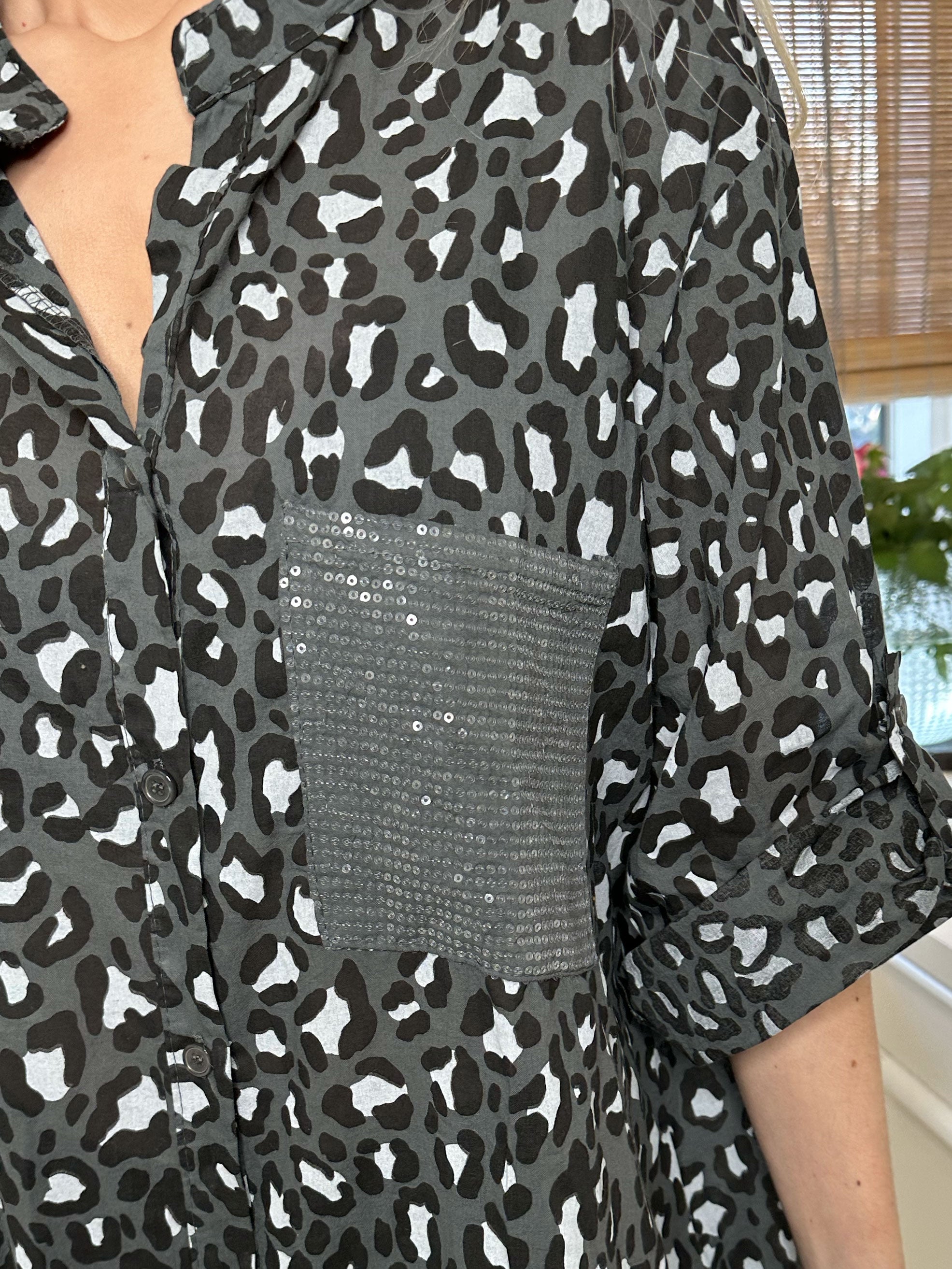 Pina - Leopard skjorte med pailletlommer