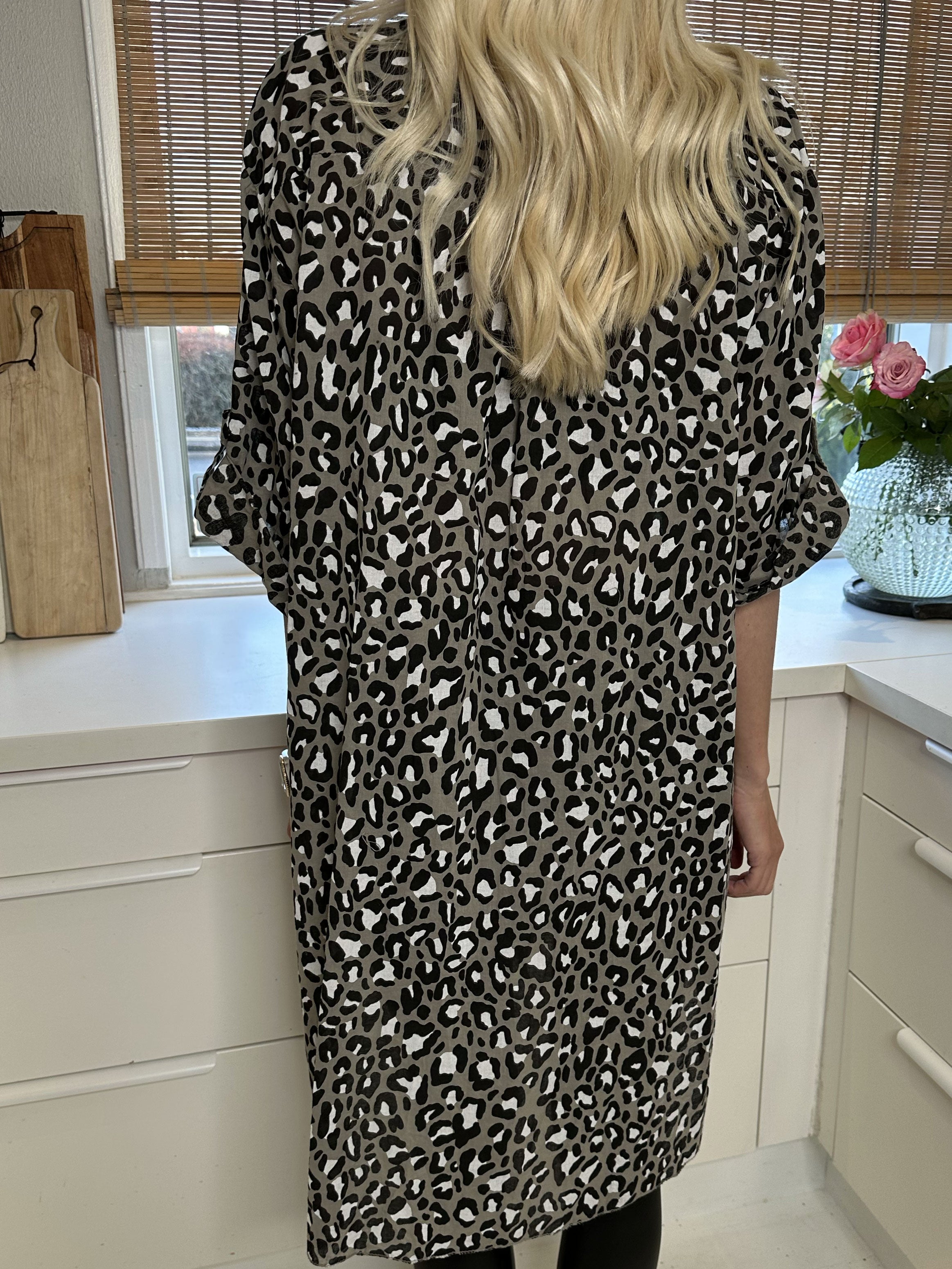 Pina - Leopard skjorte med pailletlommer