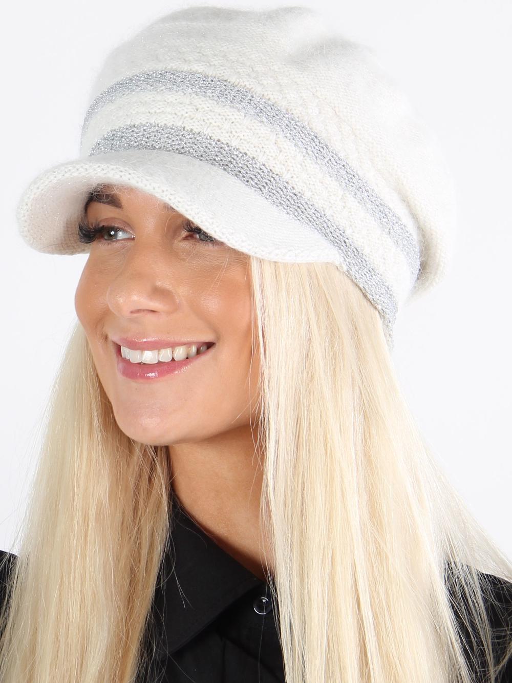 Rebecca - Beigefarvet strikhue med glimmertråde og skygge