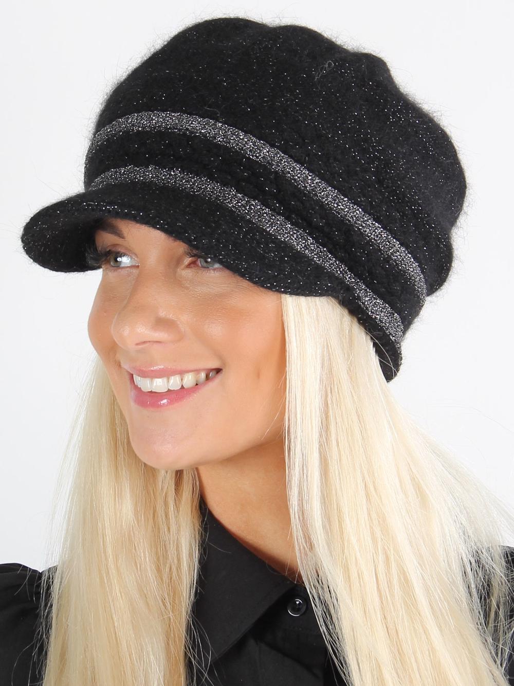 Rebecca - Beigefarvet strikhue med glimmertråde og skygge