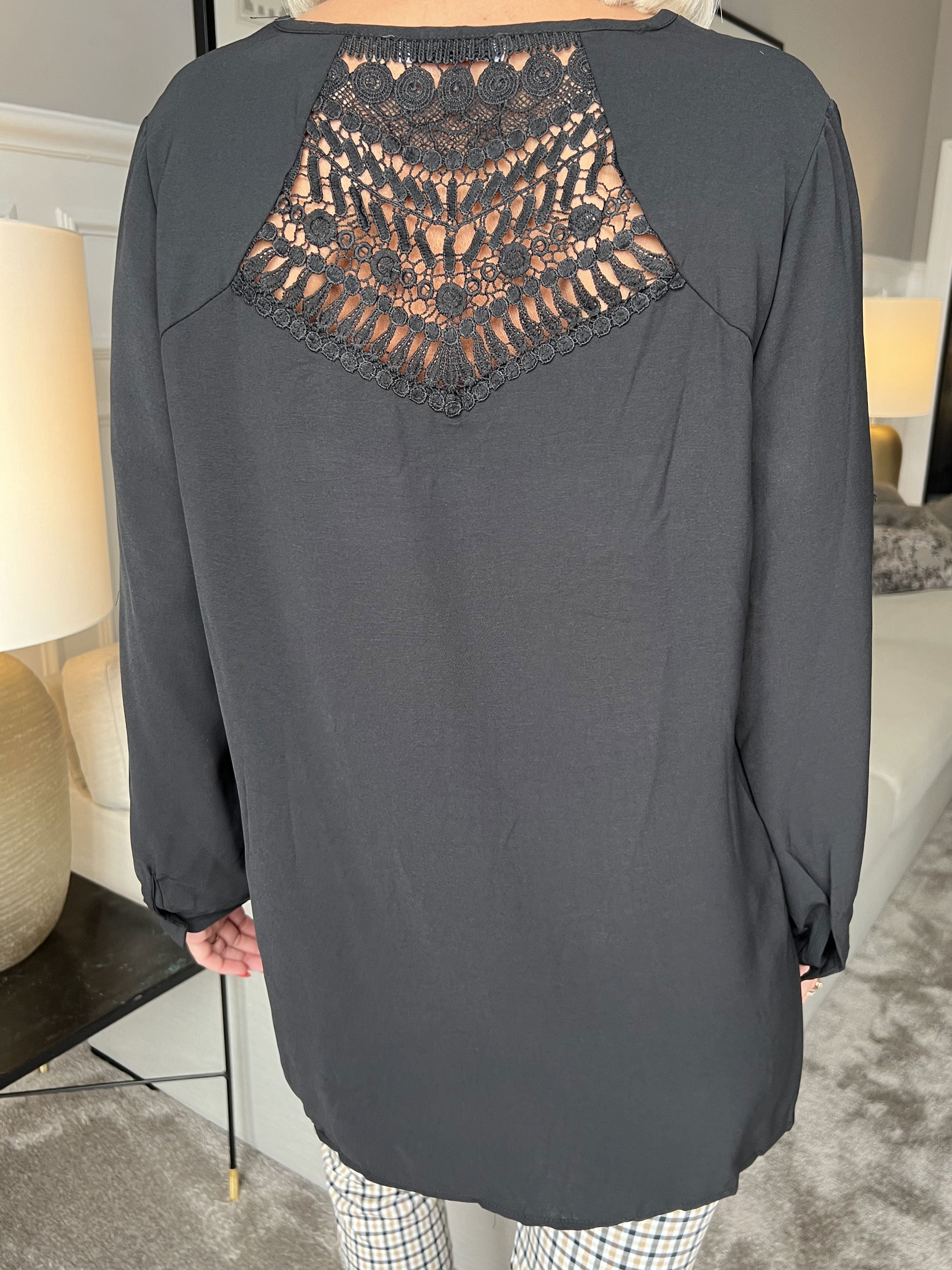 Rita - Sød tunika med blonde på ryggen