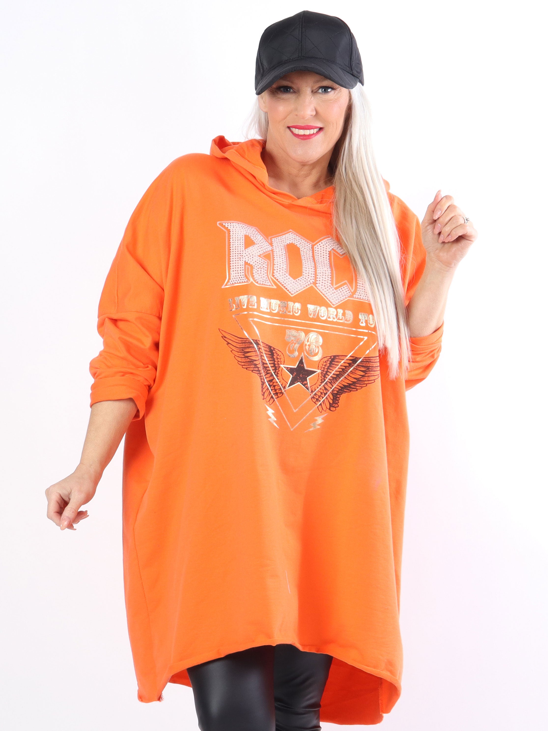 Rock - Cool plus size kjole med hætte og tekst