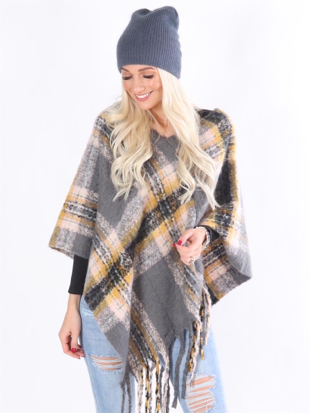 Rosalie - Blød beigefarvet ternet poncho