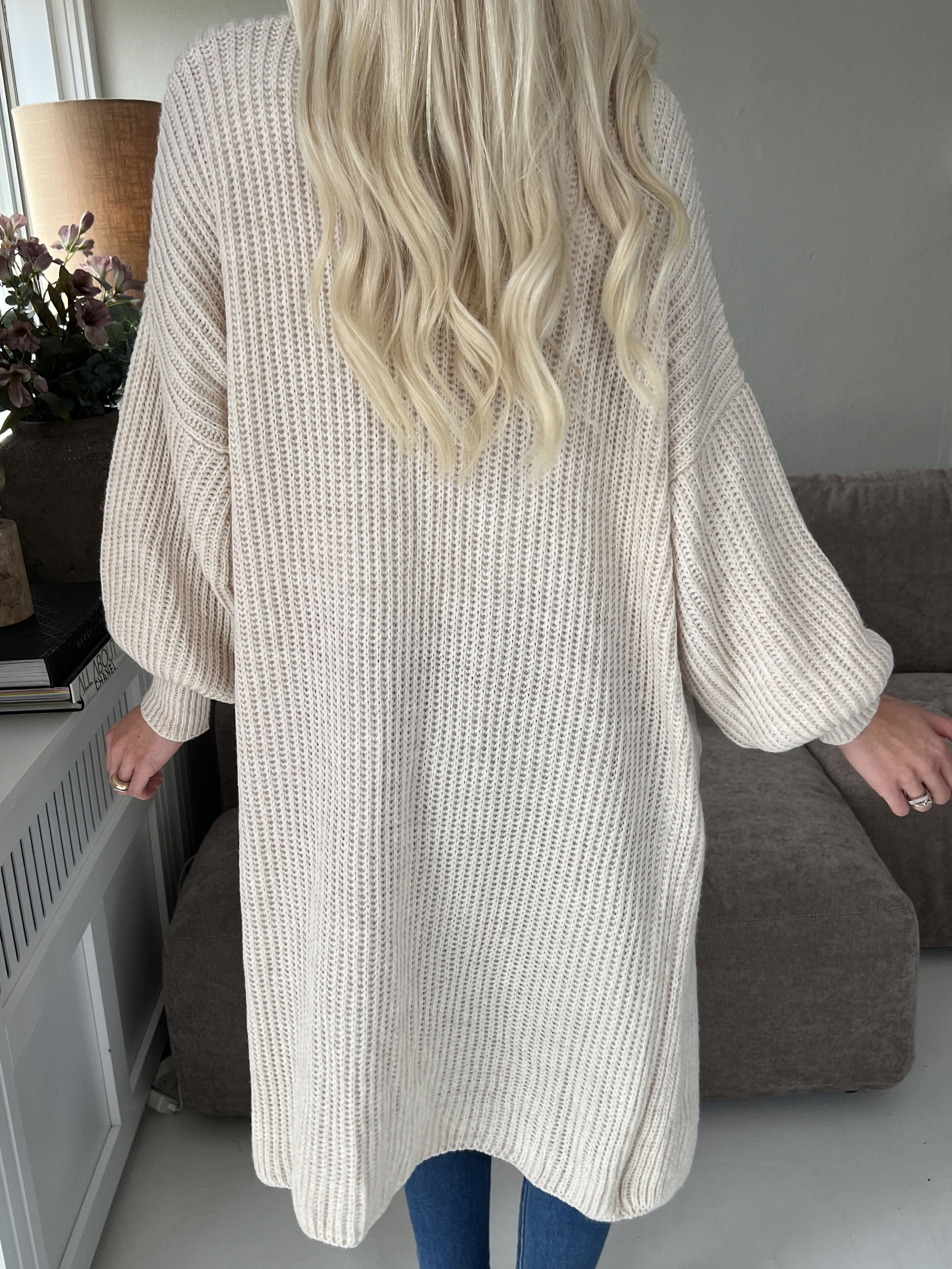 Sally - Strik cardigan med ballonærmer