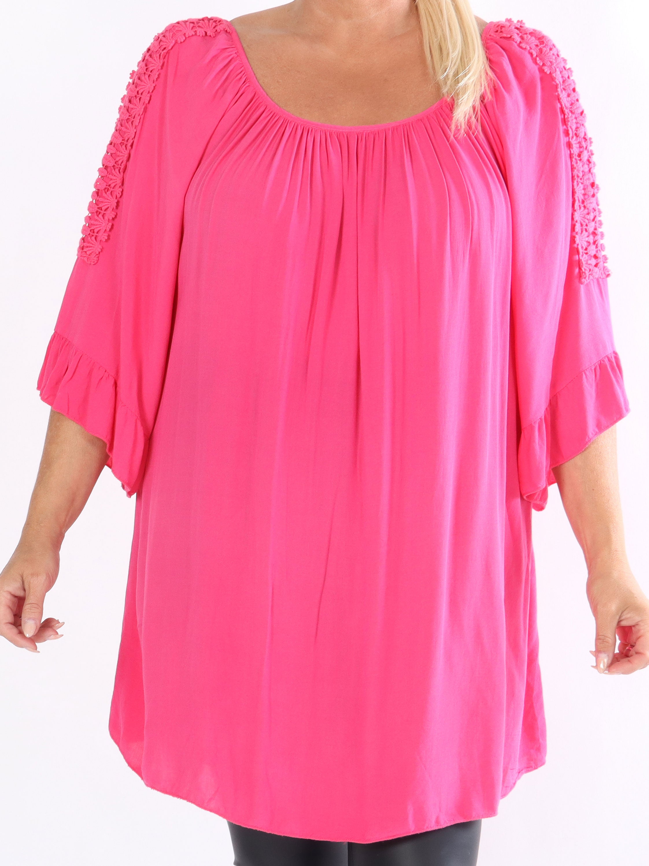 Samara - Plus size tunika med søde broderinger på ærmerne