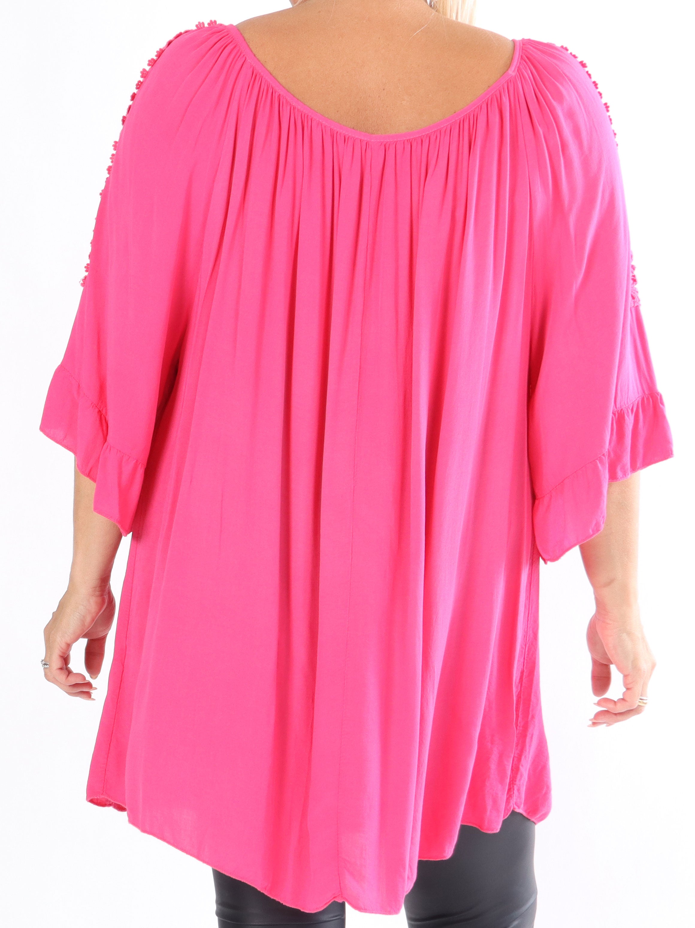 Samara - Plus size tunika med søde broderinger på ærmerne