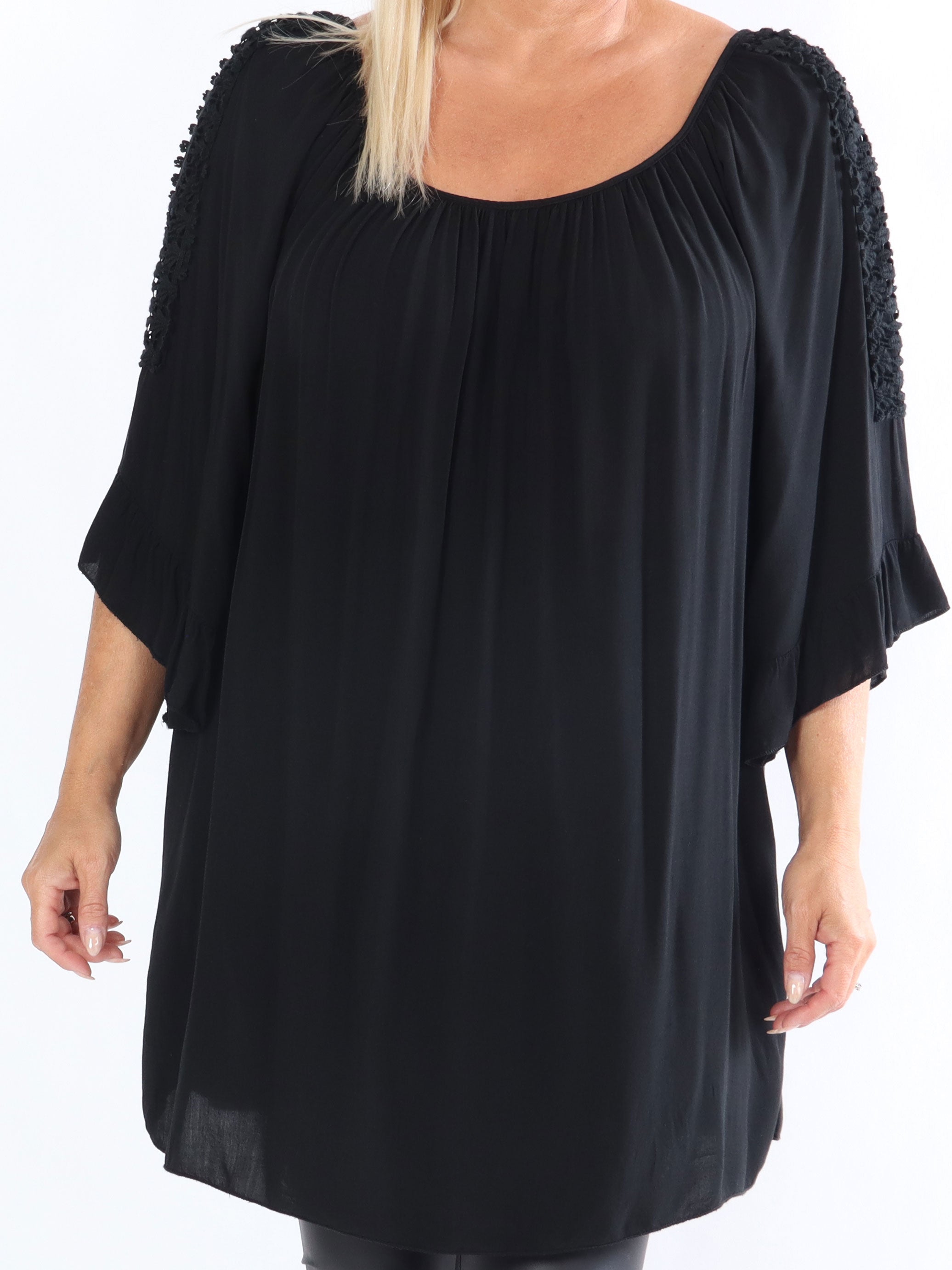 Samara - Plus size tunika med søde broderinger på ærmerne