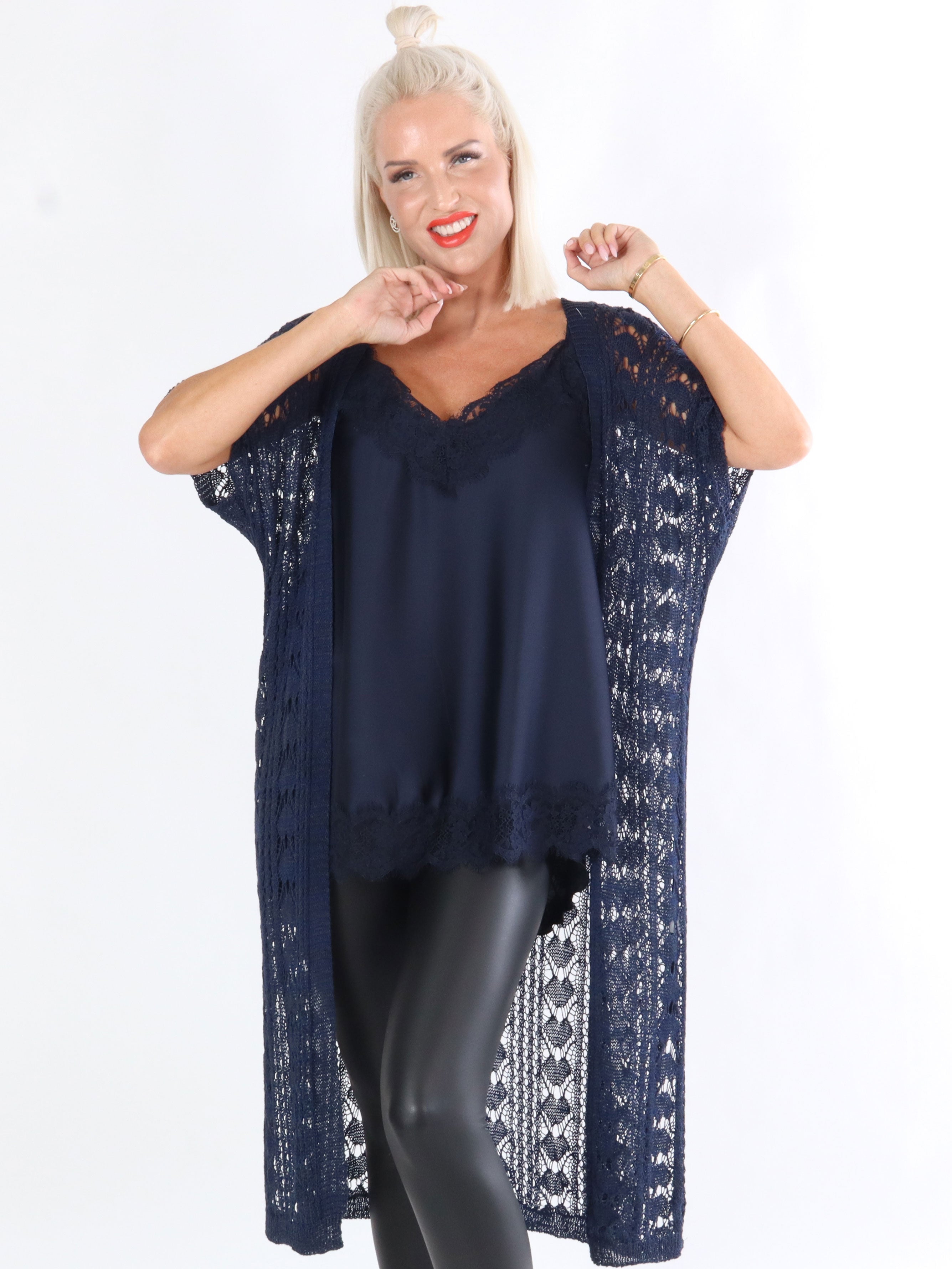 Sandra - Armygrøn strikcardigan med mønster af huller og korte ærmer