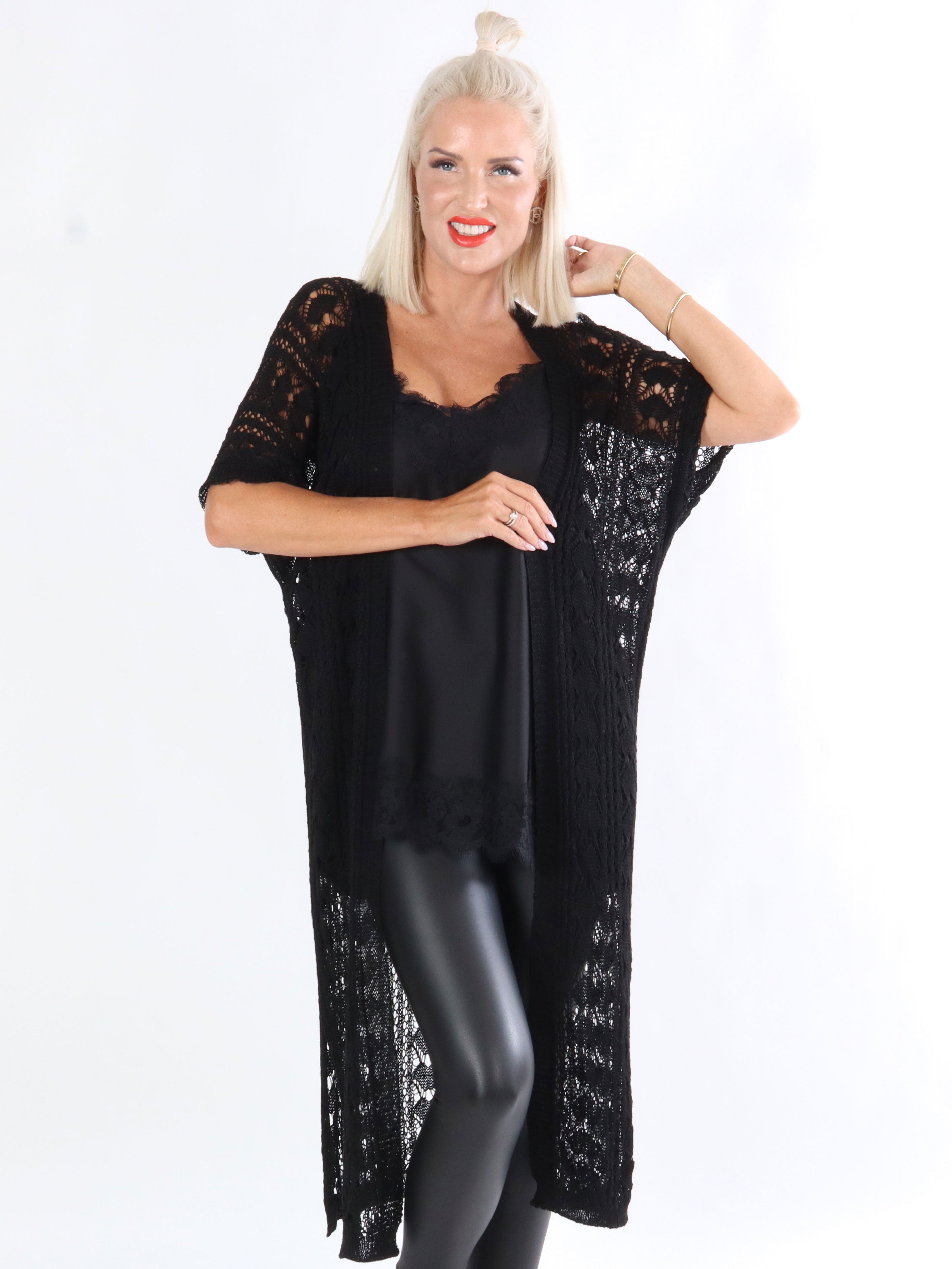 Sandra - Armygrøn strikcardigan med mønster af huller og korte ærmer