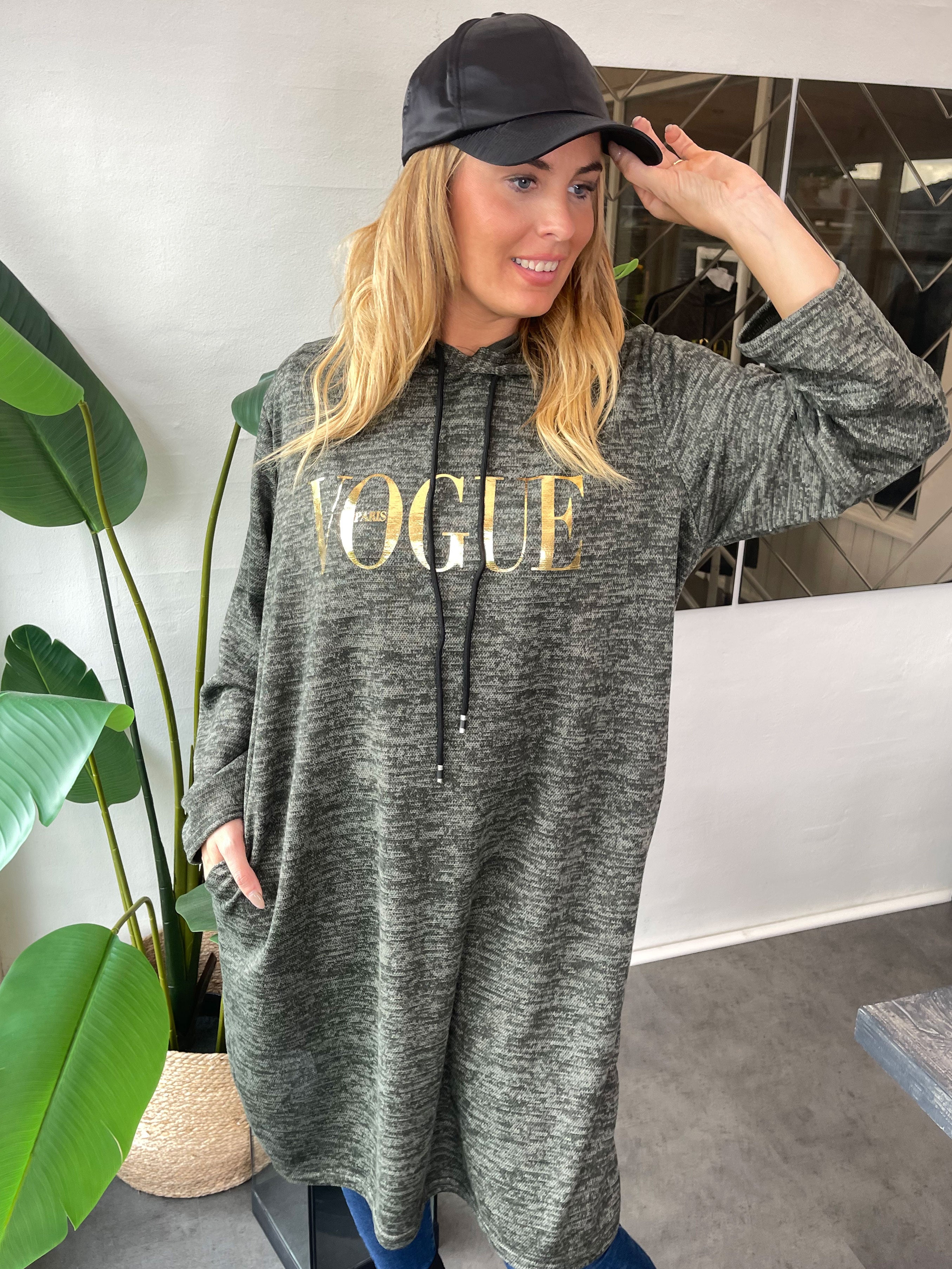 Sarita - Hoodie kjole med skrift