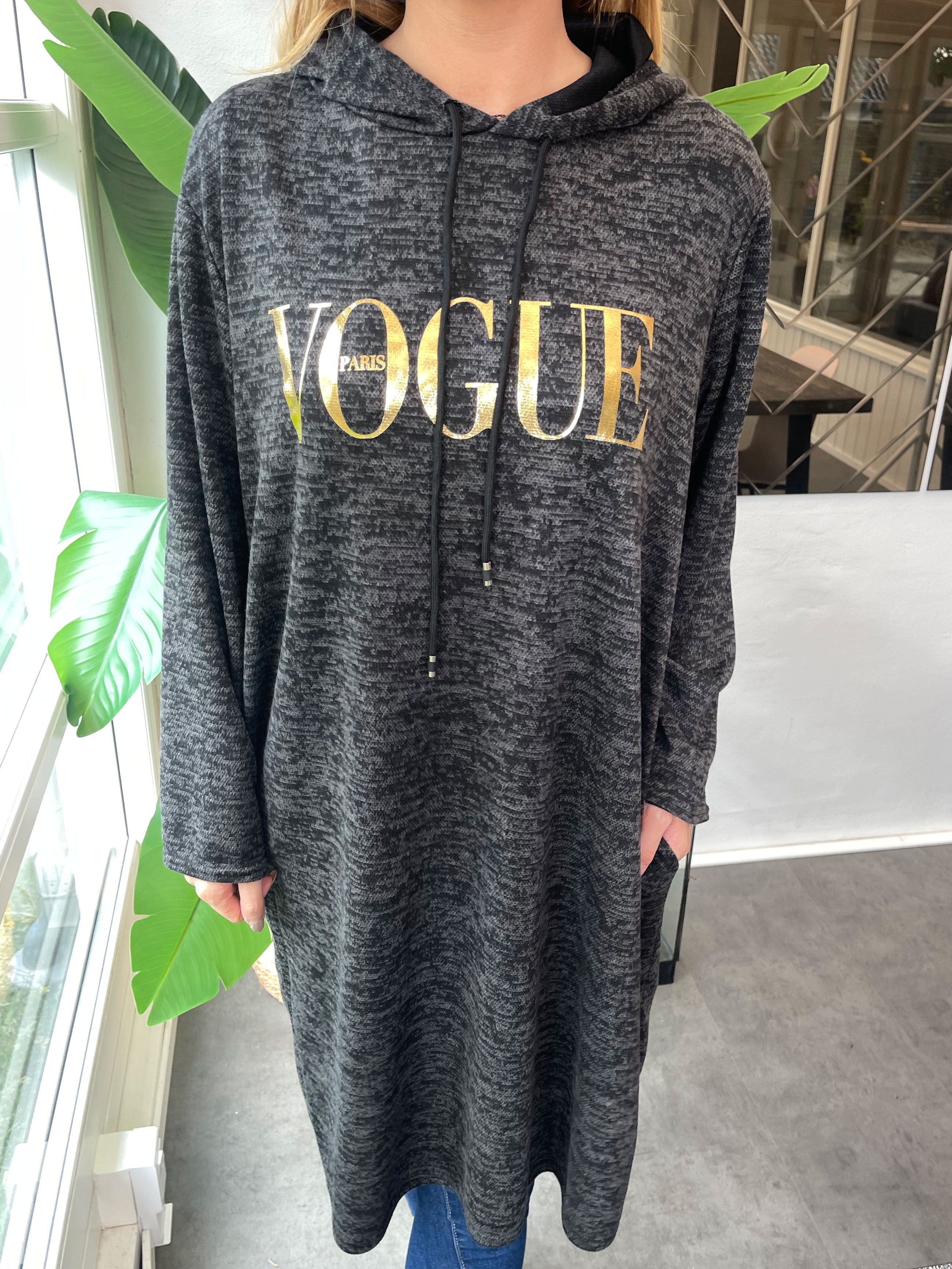 Sarita - Hoodie kjole med skrift