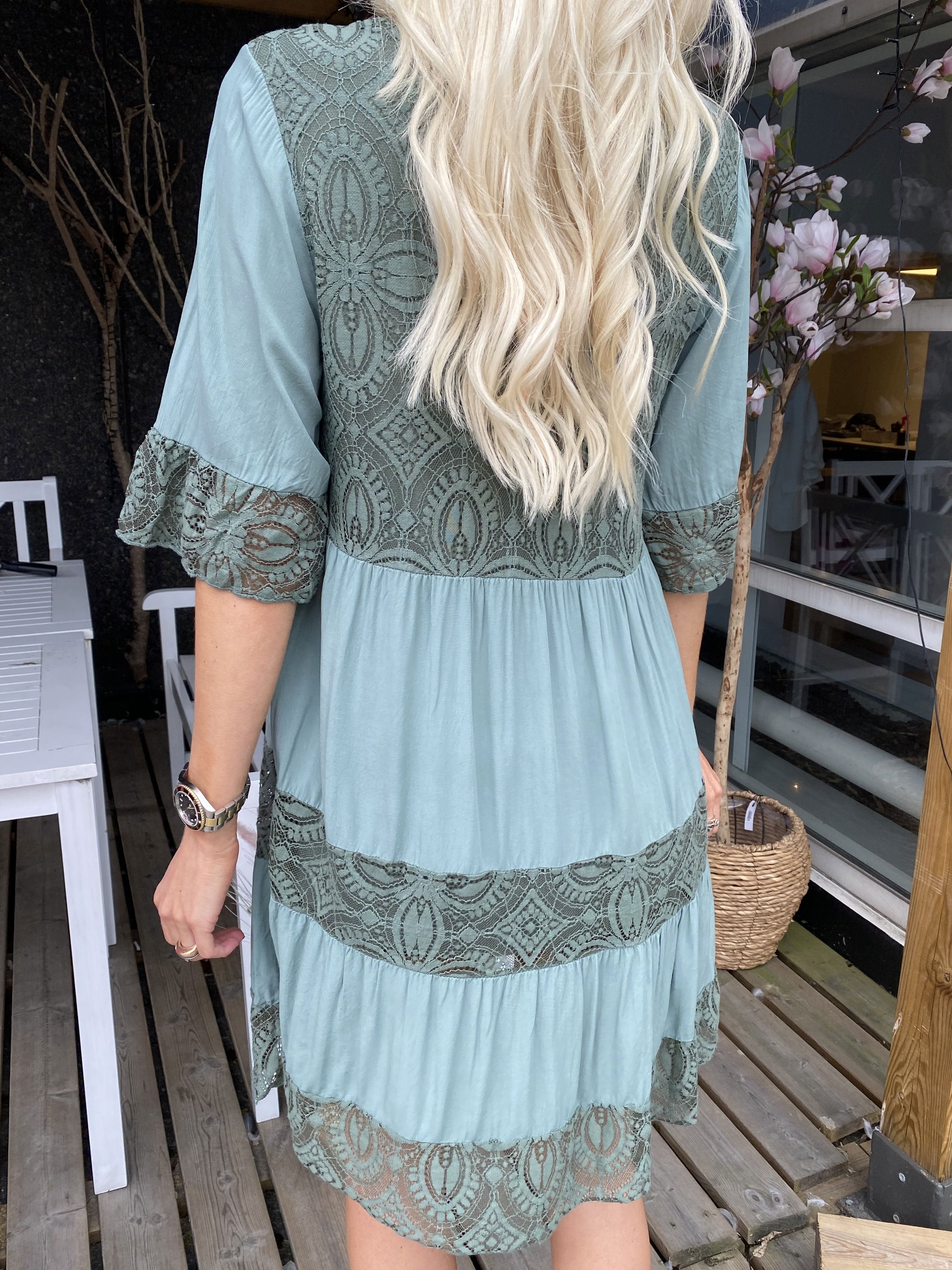 Sasia - Sommerkjole med blonder