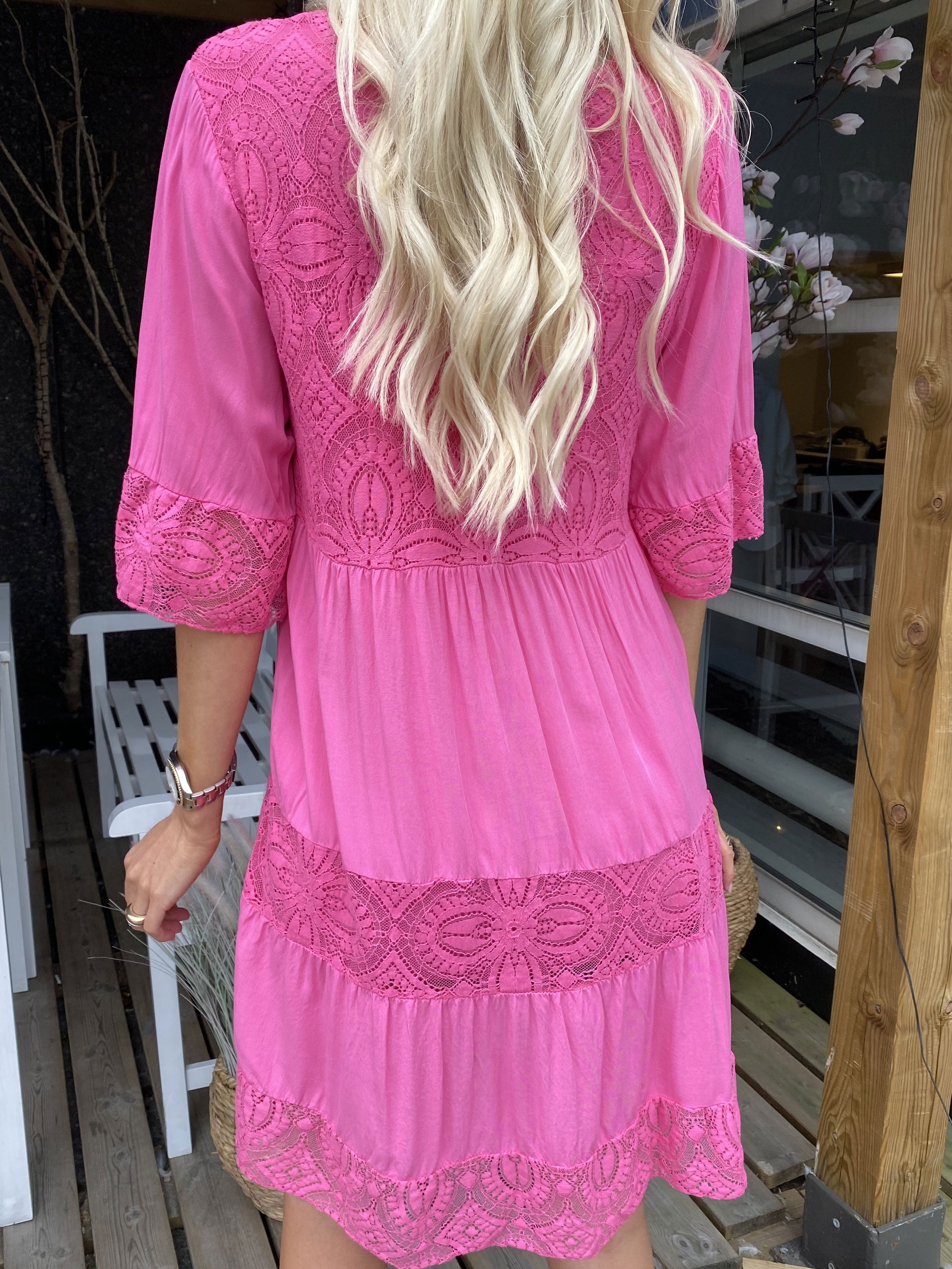 Sasia - Sommerkjole med blonder