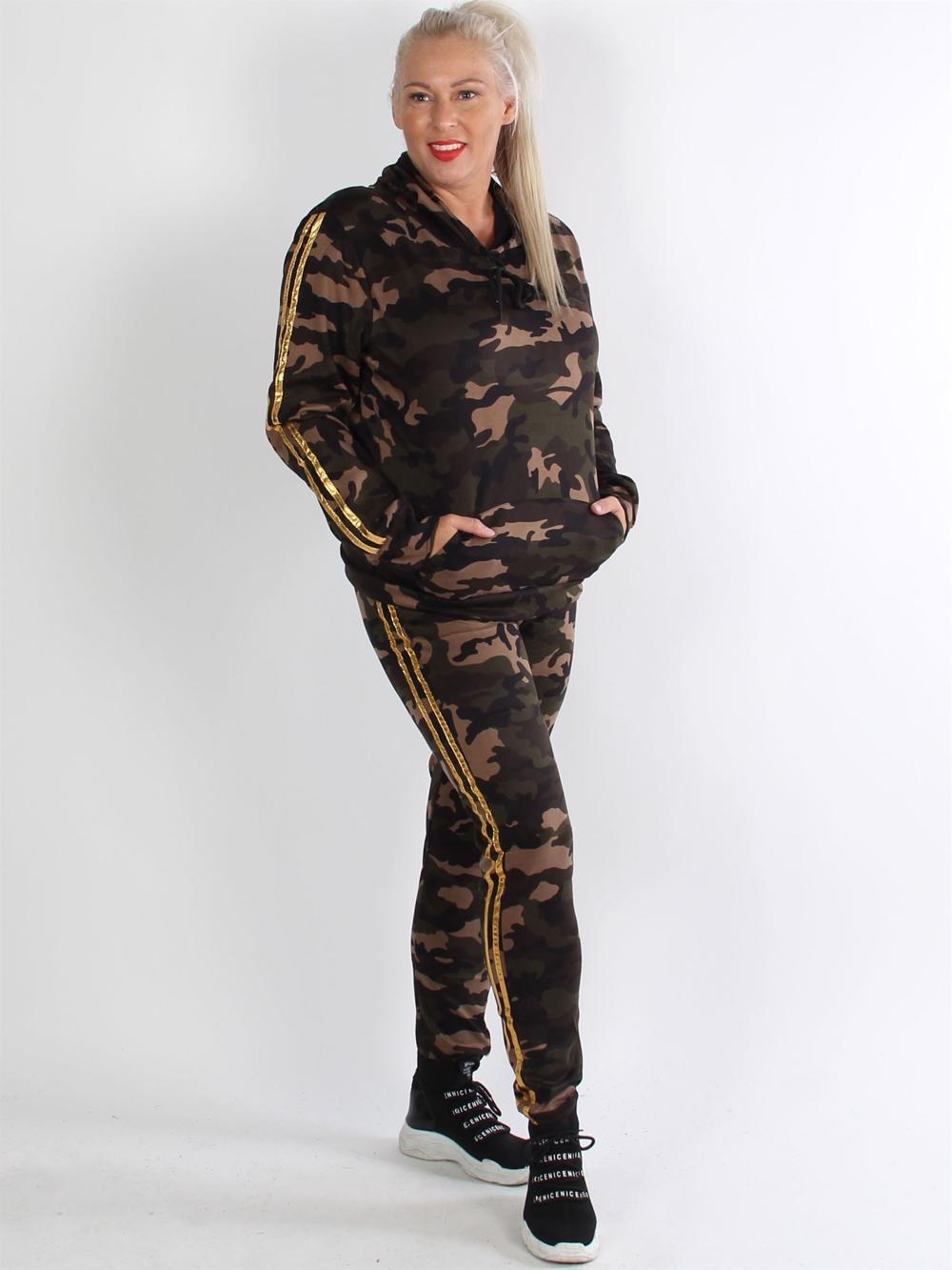 Sicellia - Blødt camouflage joggingsæt med sorte striber