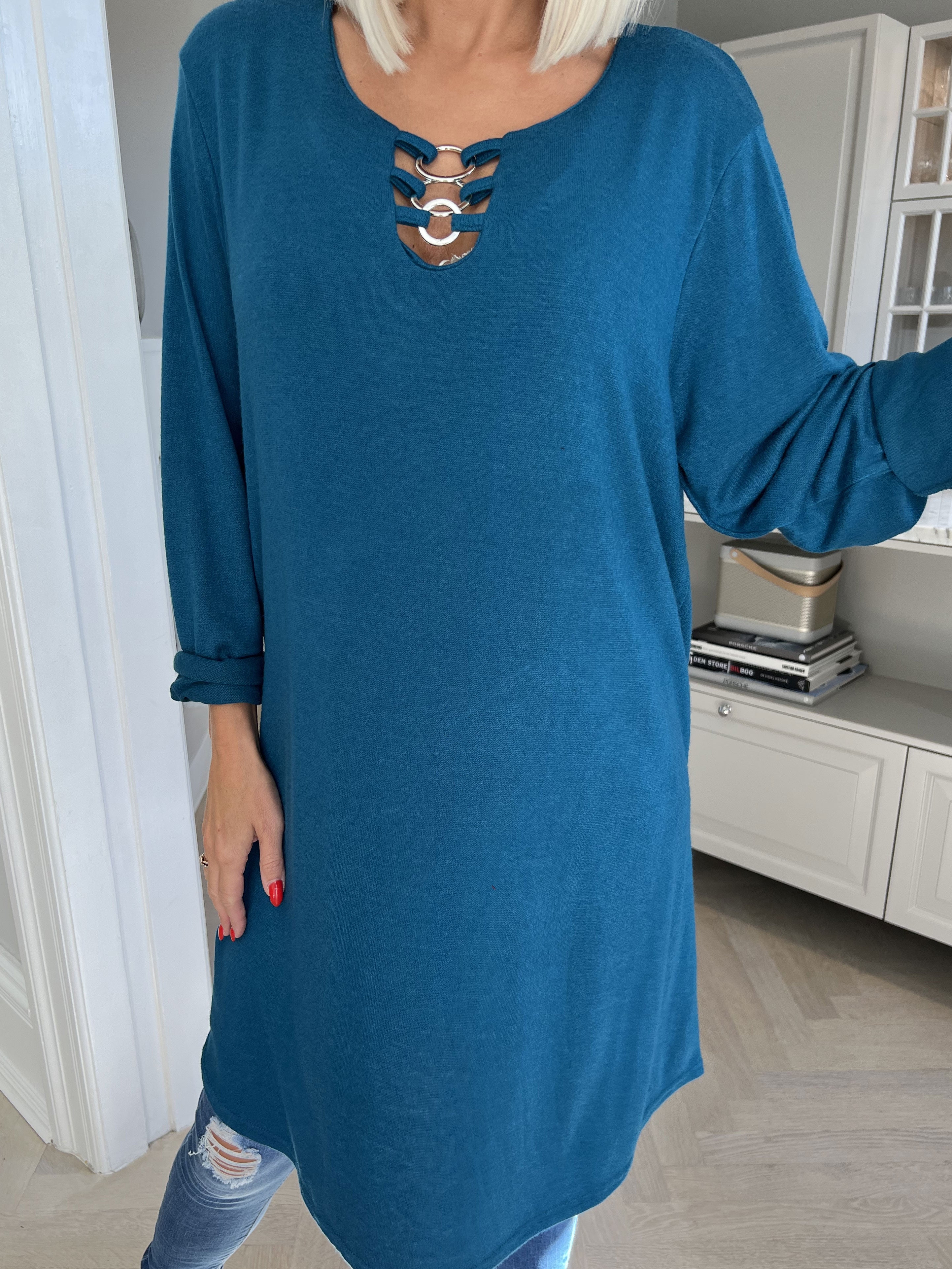 Sidsel - Dejlig blød kjole med sølv ringe foran