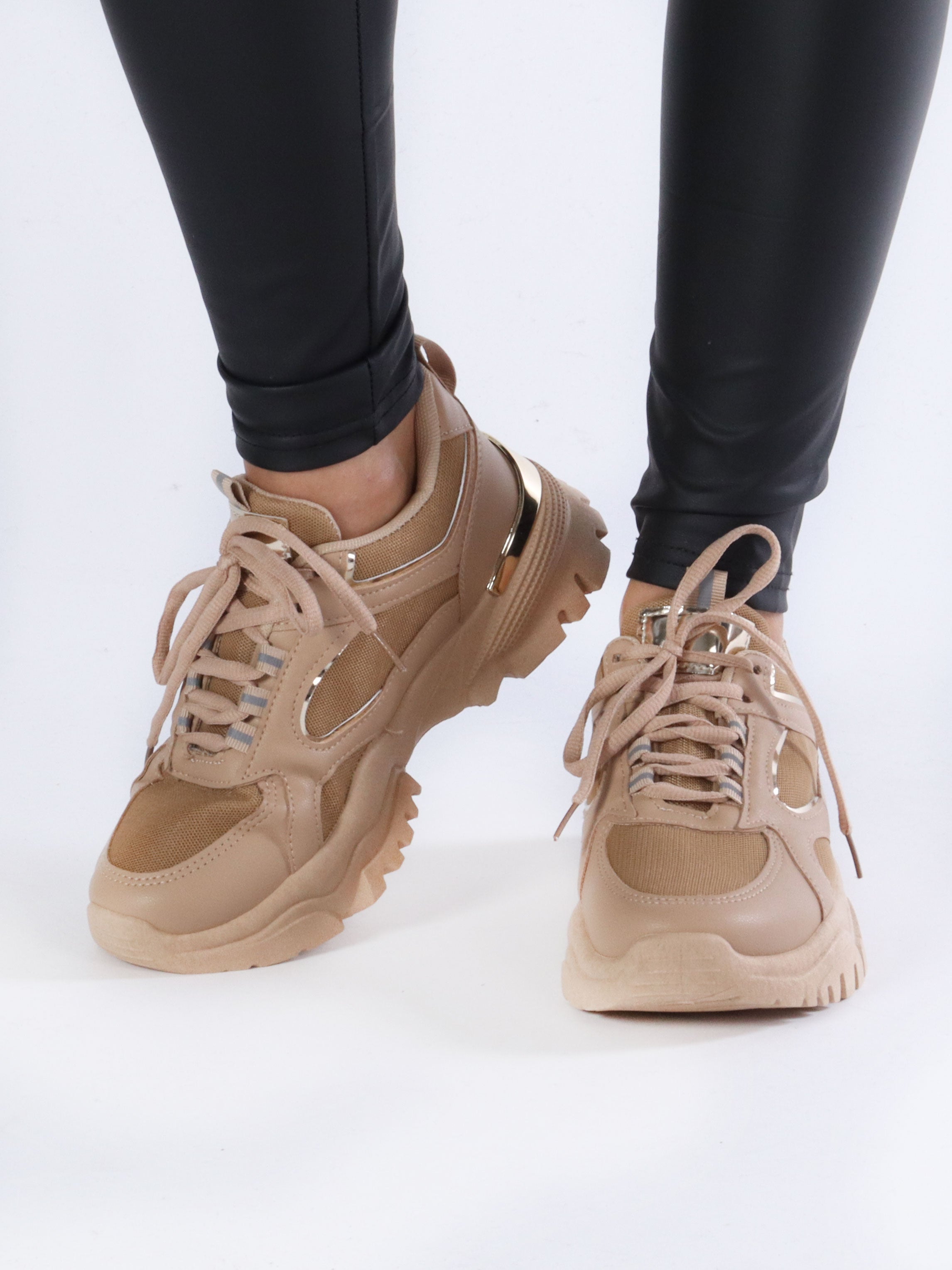 Sikki - Sneakers med guld detaljer