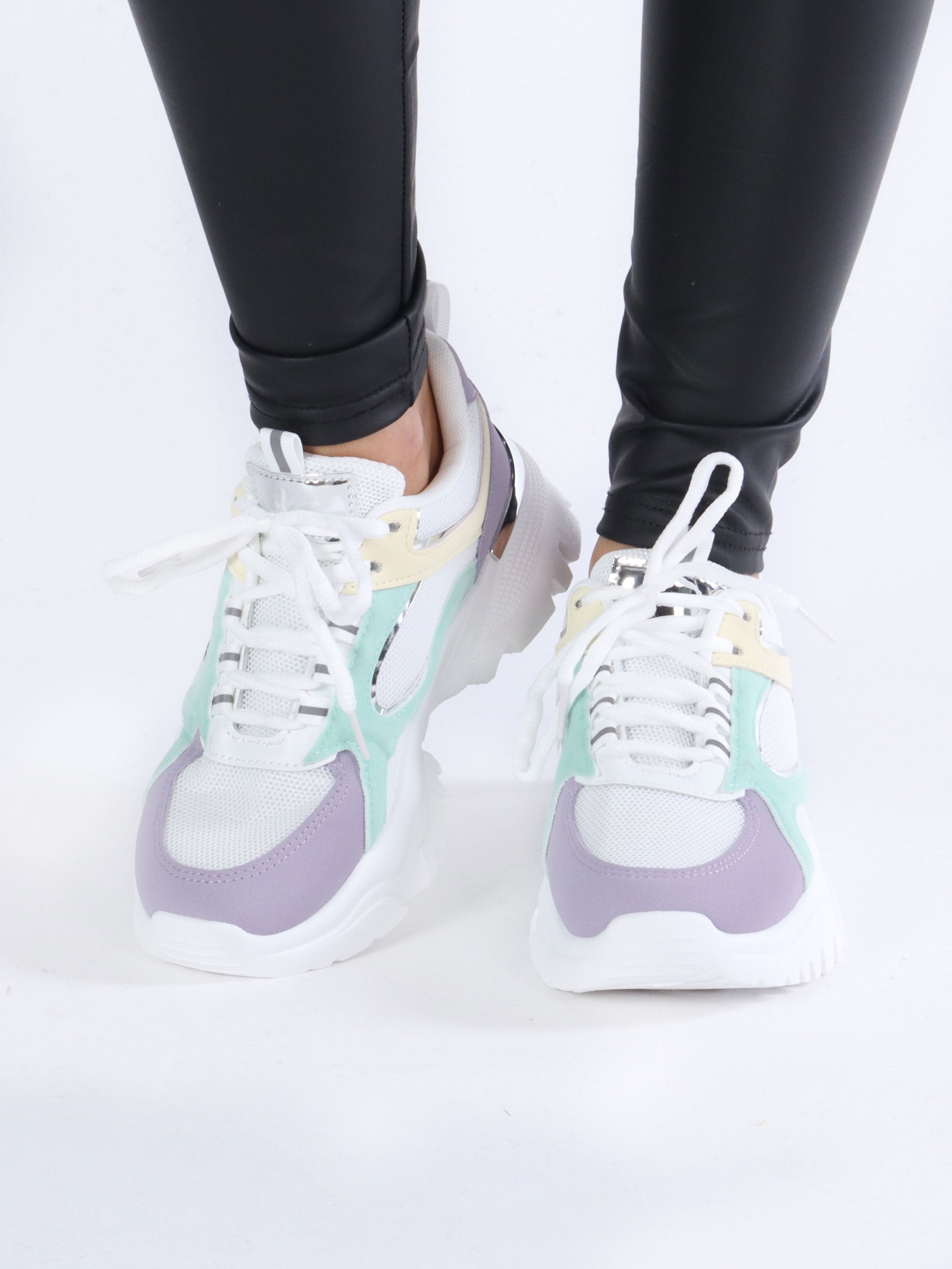 Sikki - Sneakers med guld detaljer