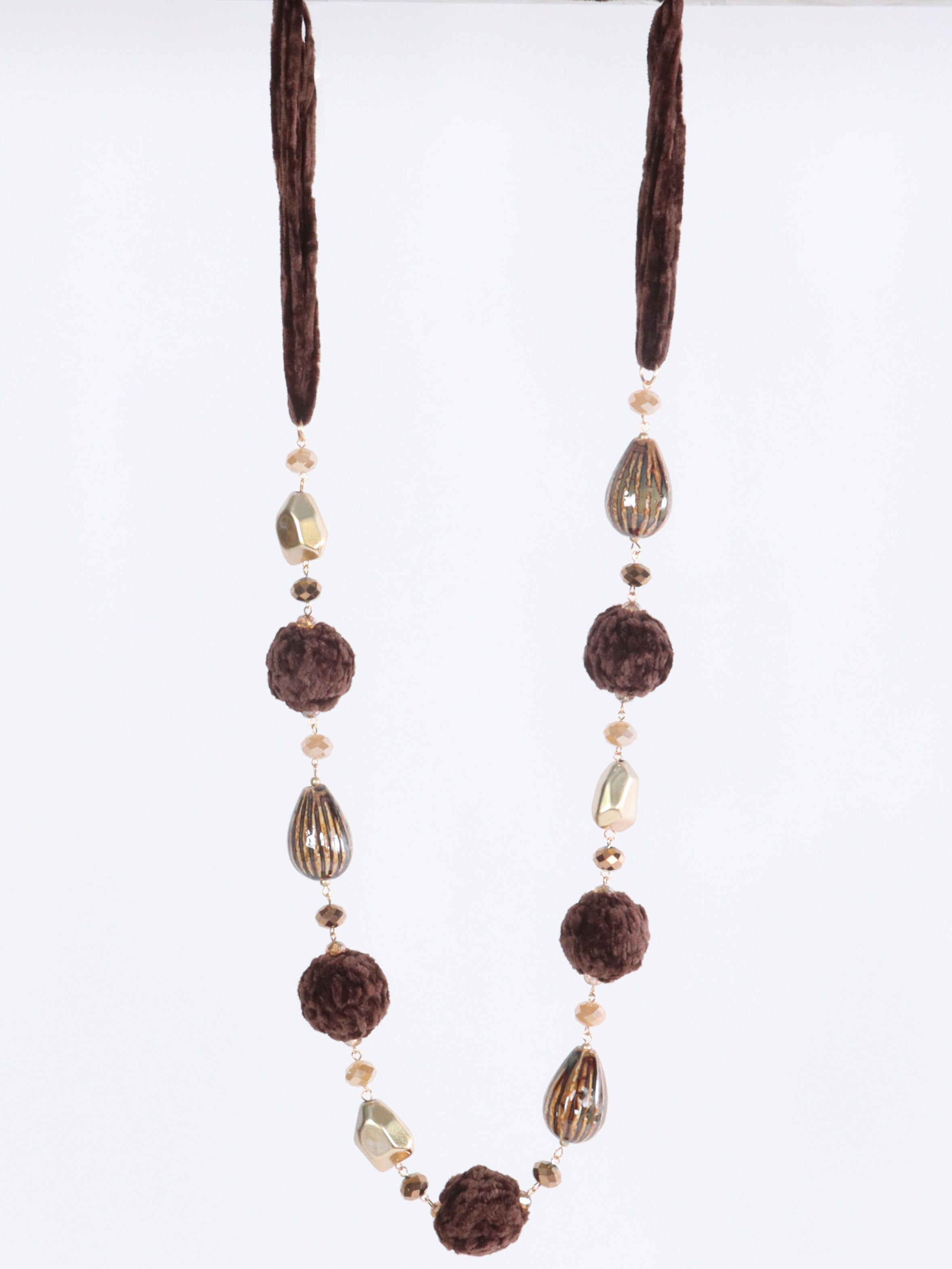 Slavica - Halskæde i velour med grå og guld perler