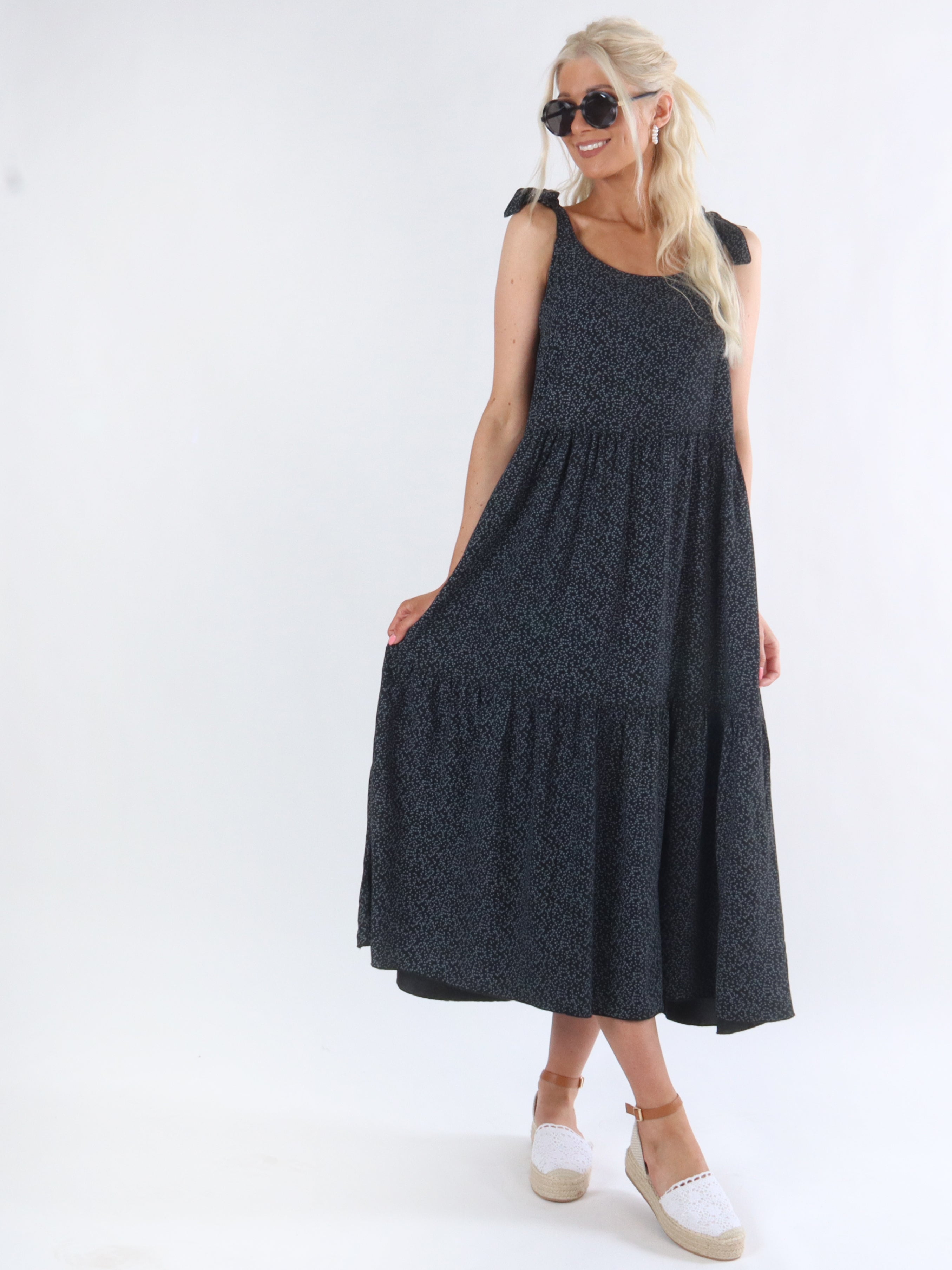 Soffy - Armygrøn lang mønstret sommerkjole